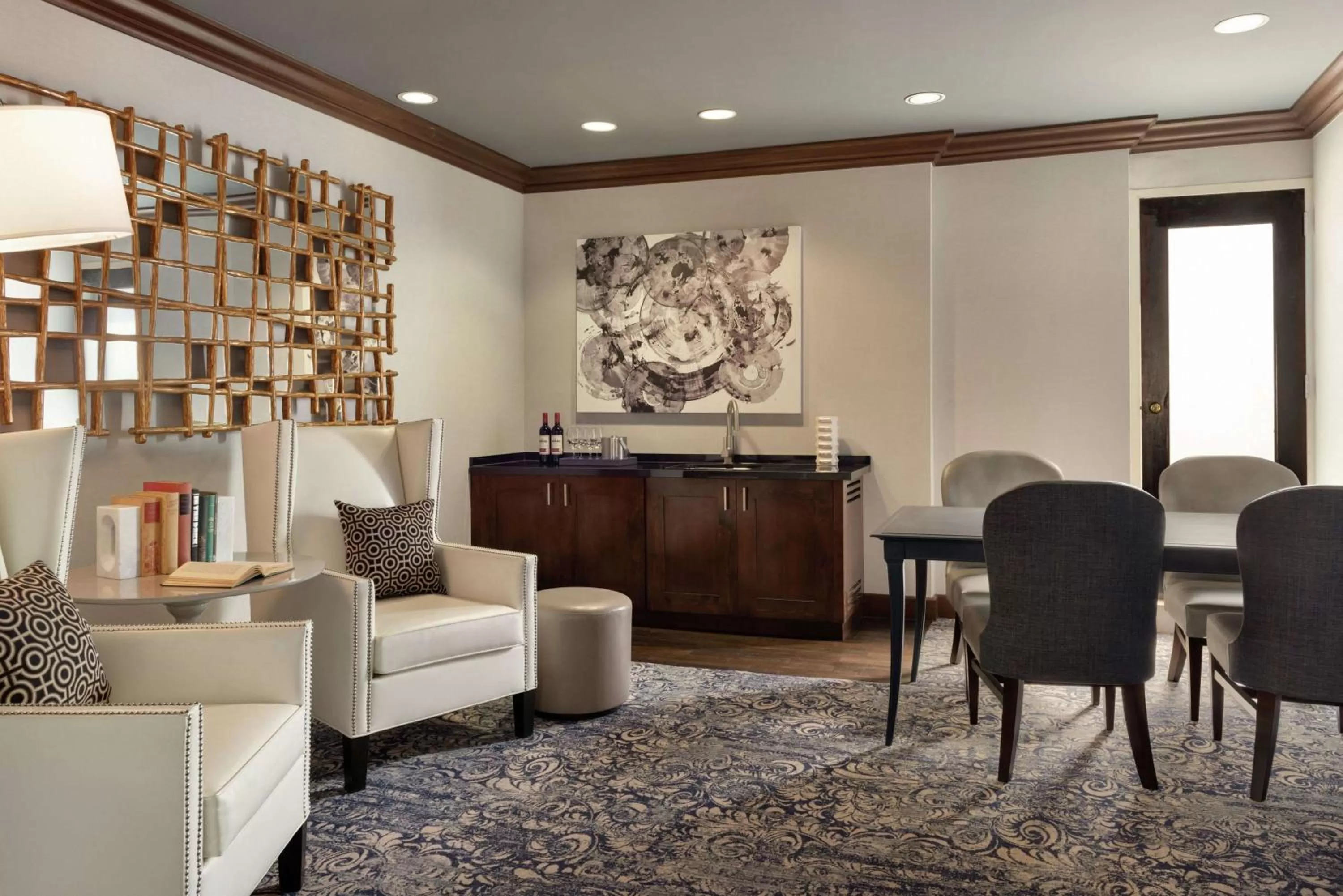 Living room in Hilton Checkers Los Angeles