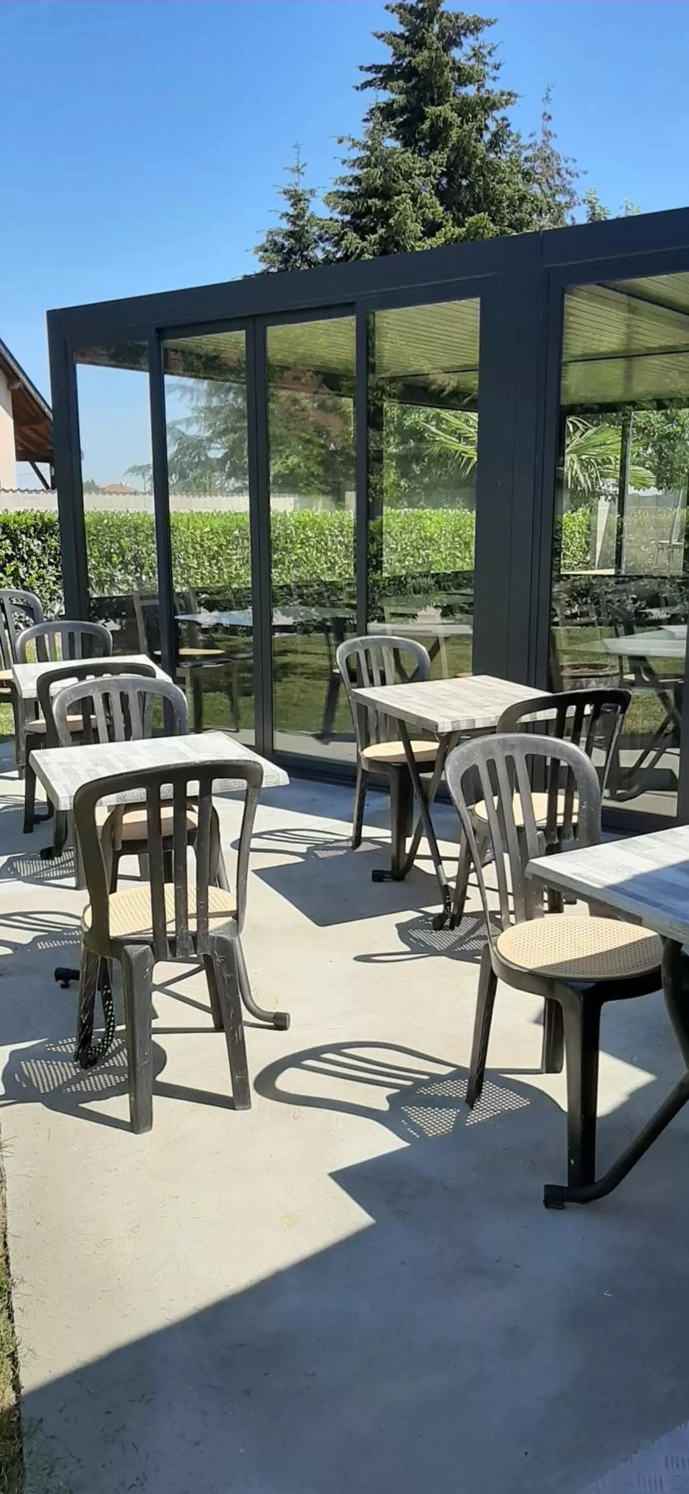 Patio in Hotel Martinez Grenay