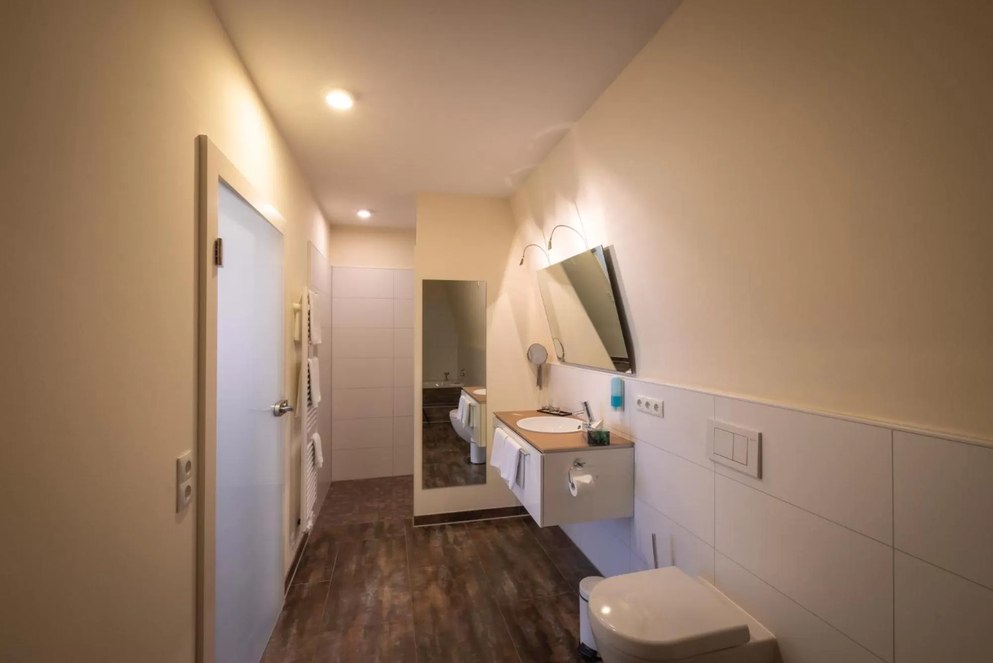 Bathroom, TV/Entertainment Center in Altstadthof Freinsheim