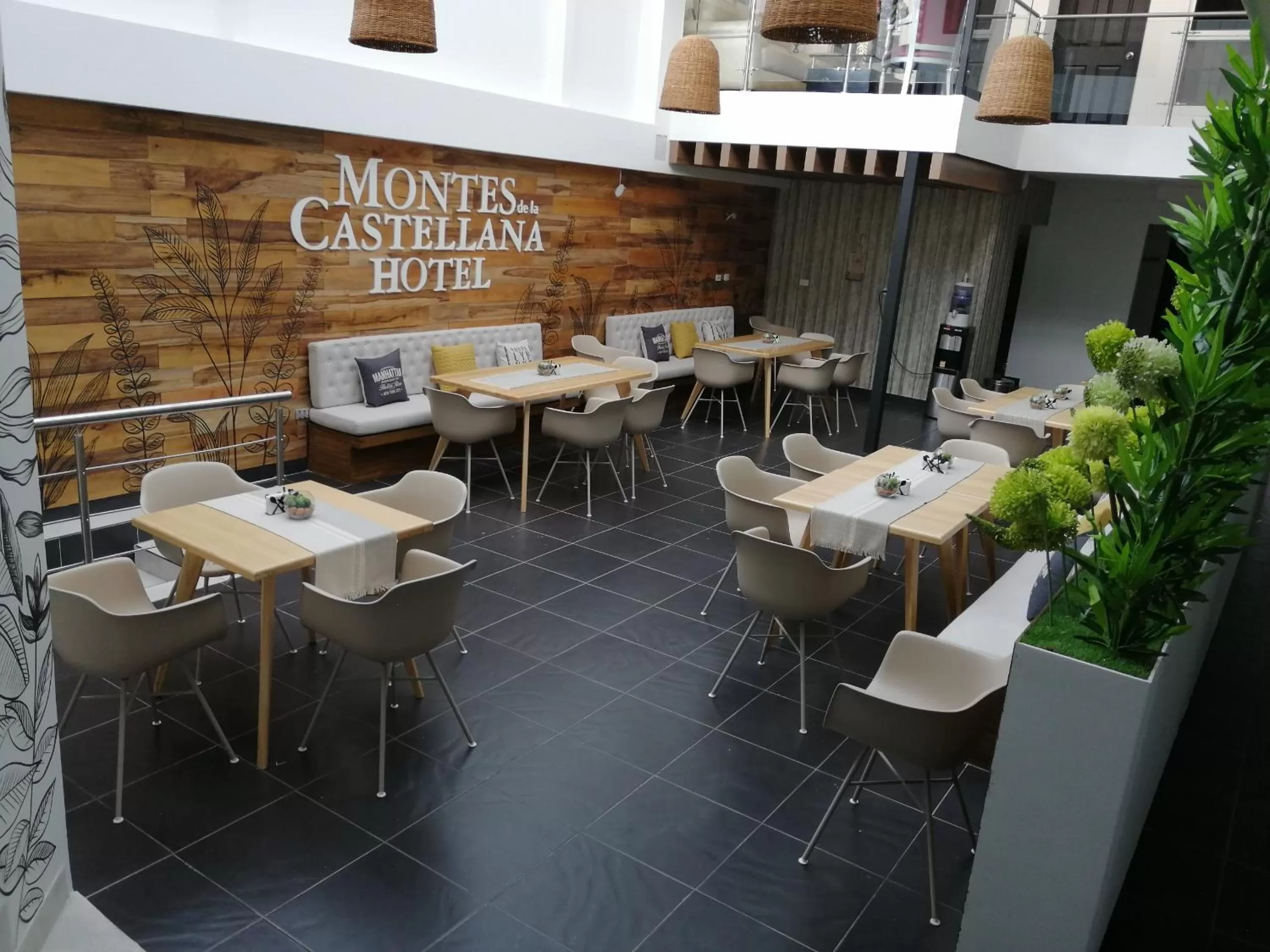 Restaurant/places to eat in Hotel Montes De La Castellana