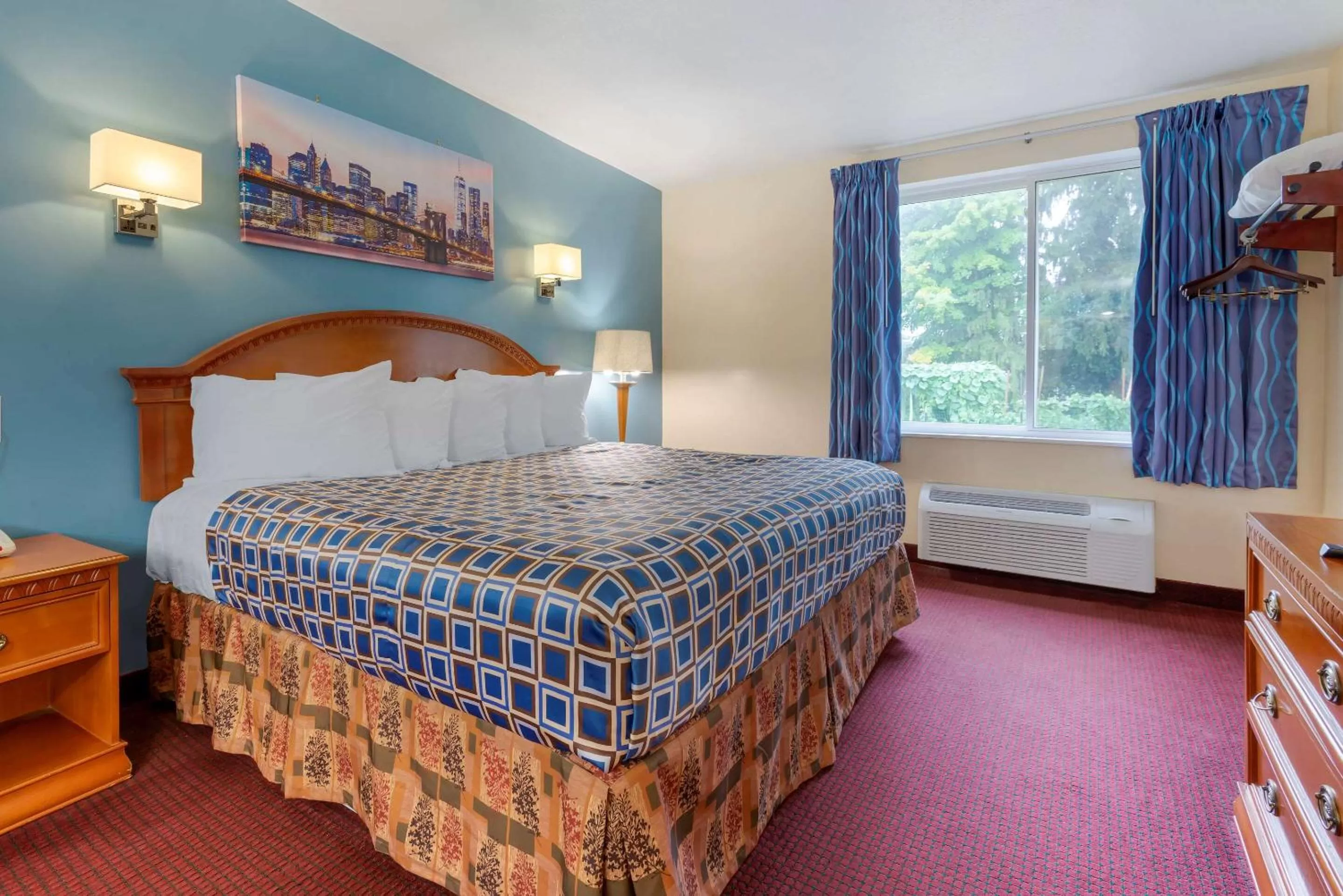 Bedroom, Bed in Rodeway Inn & Suites New Paltz - Hudson Valley