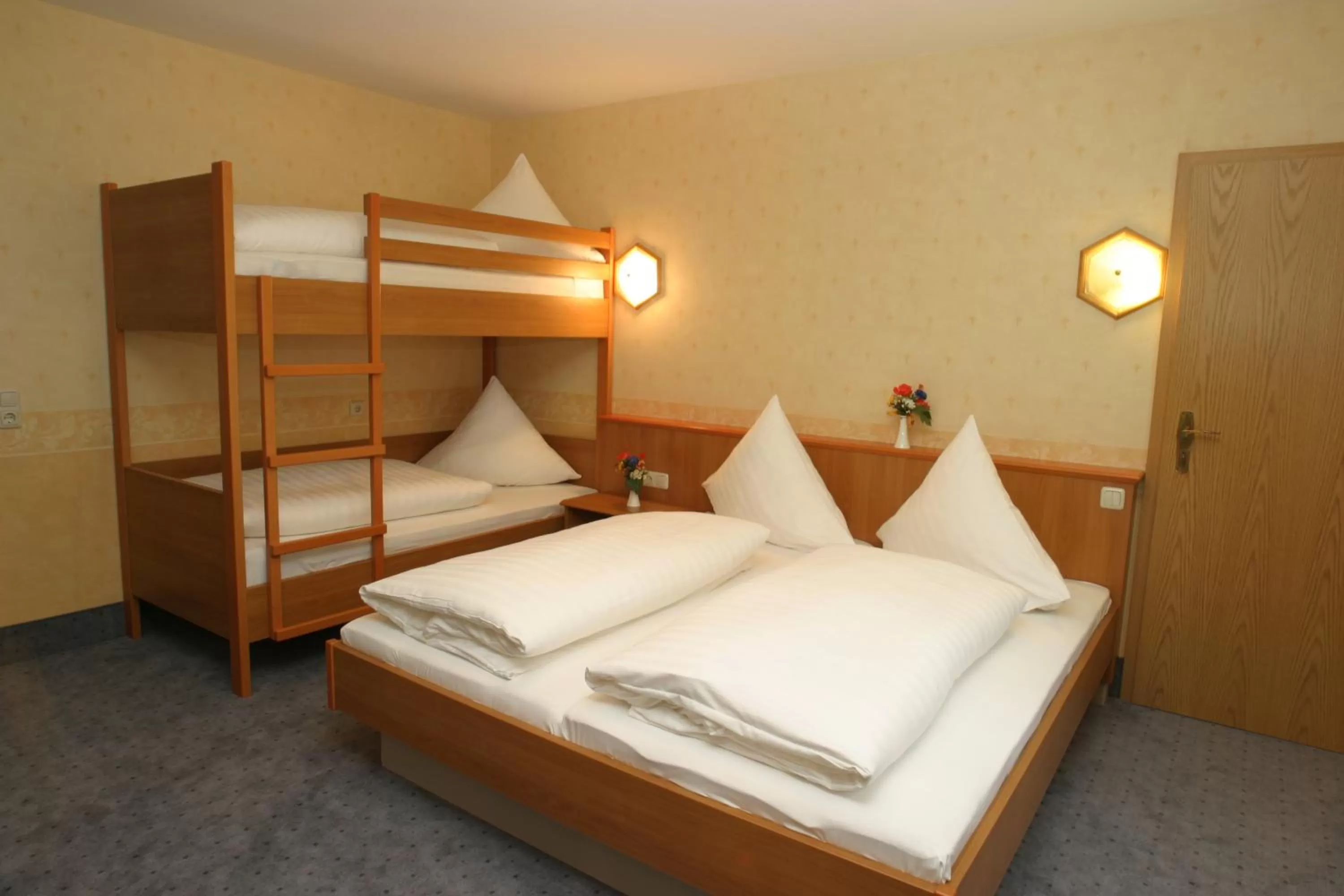 Bedroom, Bed in Hotel und Gasthof Ritter St. Georg
