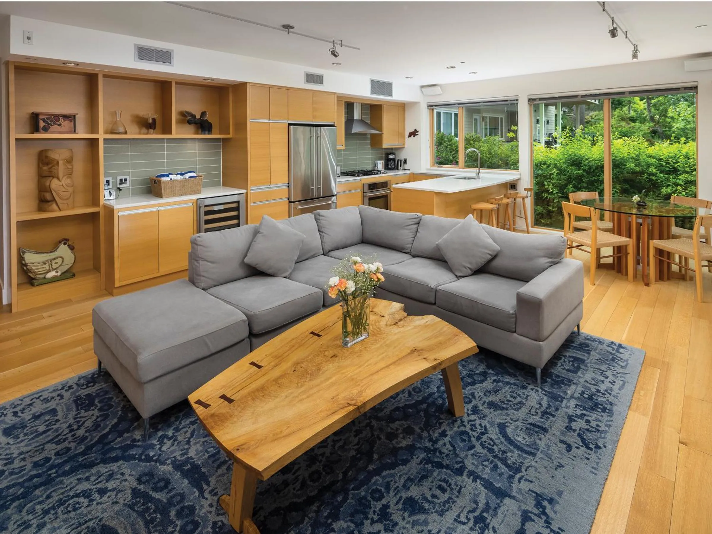 Living room in Brentwood Bay Resort & Spa