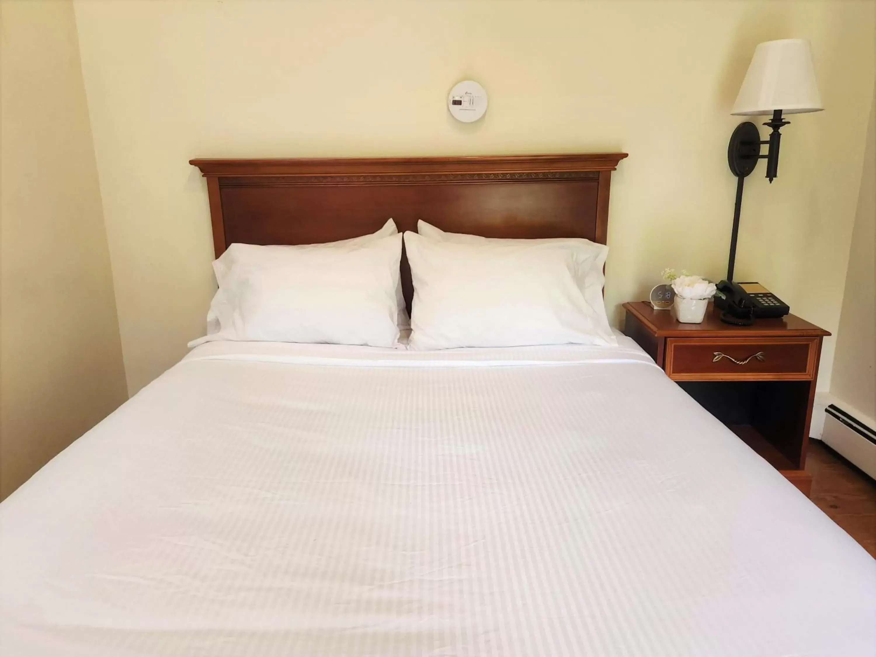 Two-Bedroom Bungalow in The Sagaponack Two-Bedroom Bungalow in The Sagaponack