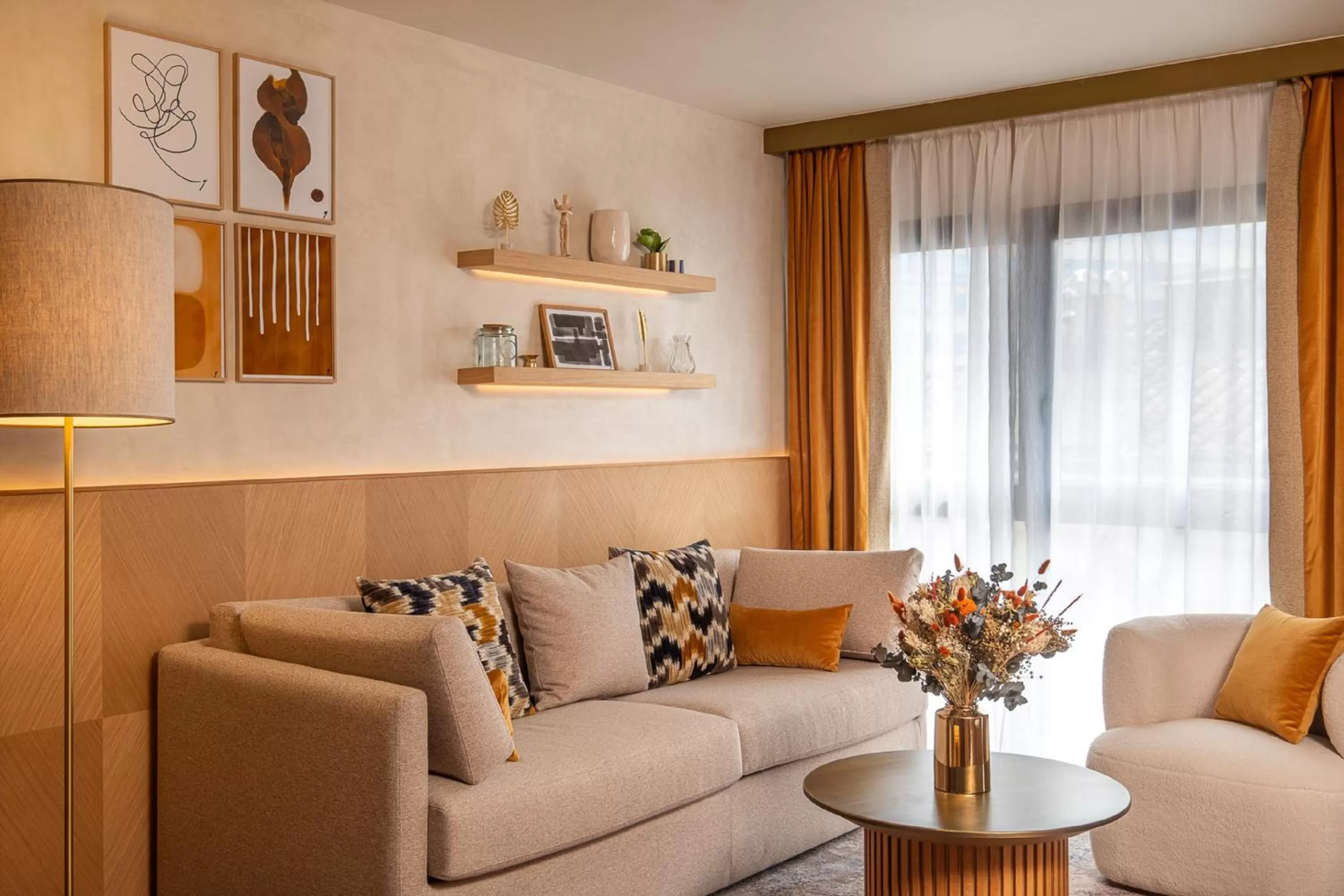 Living room in Hôtel Burdigala by Inwood Hotels