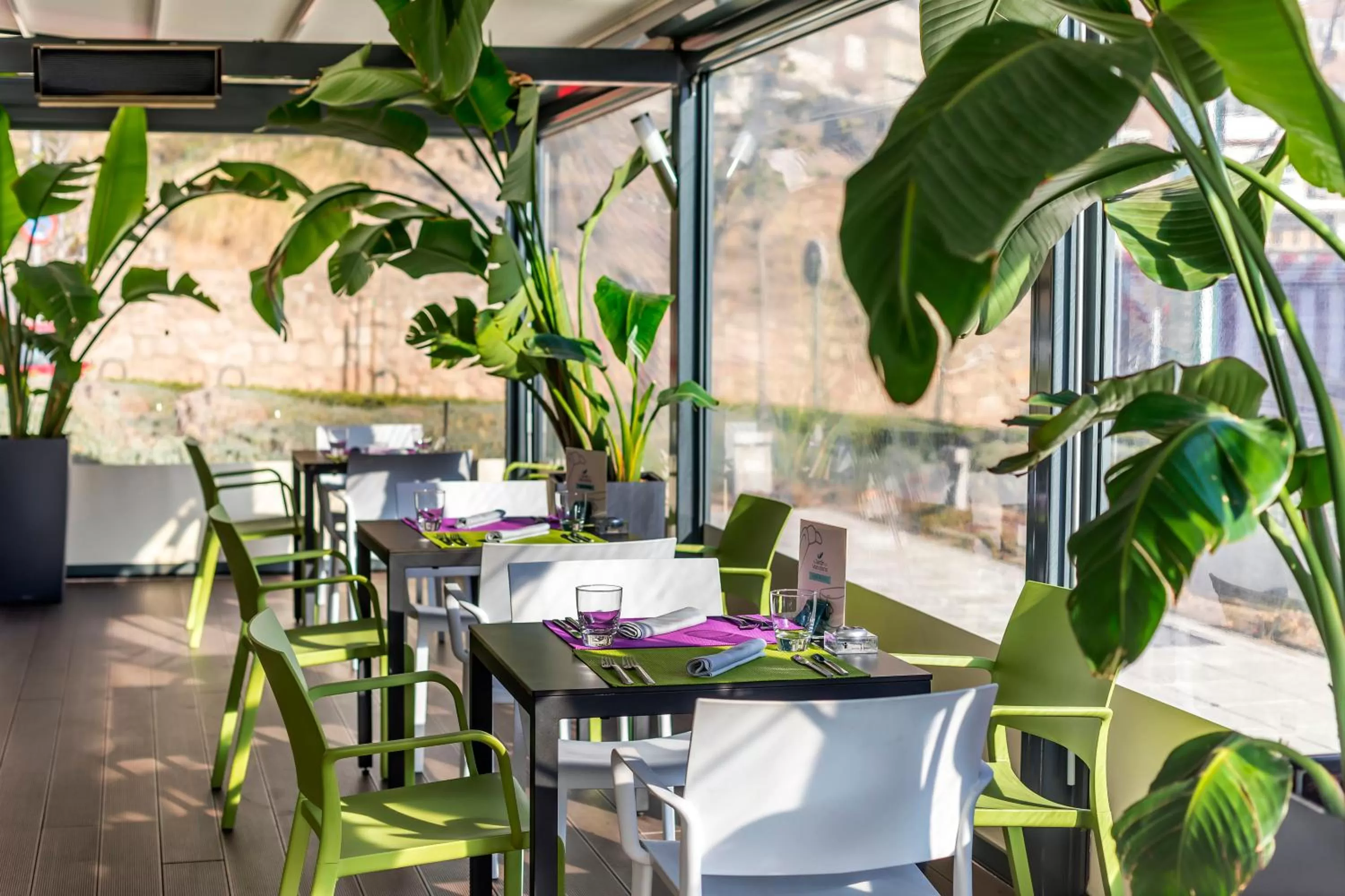 Lounge or bar in Hotel Zentral Castellana Norte