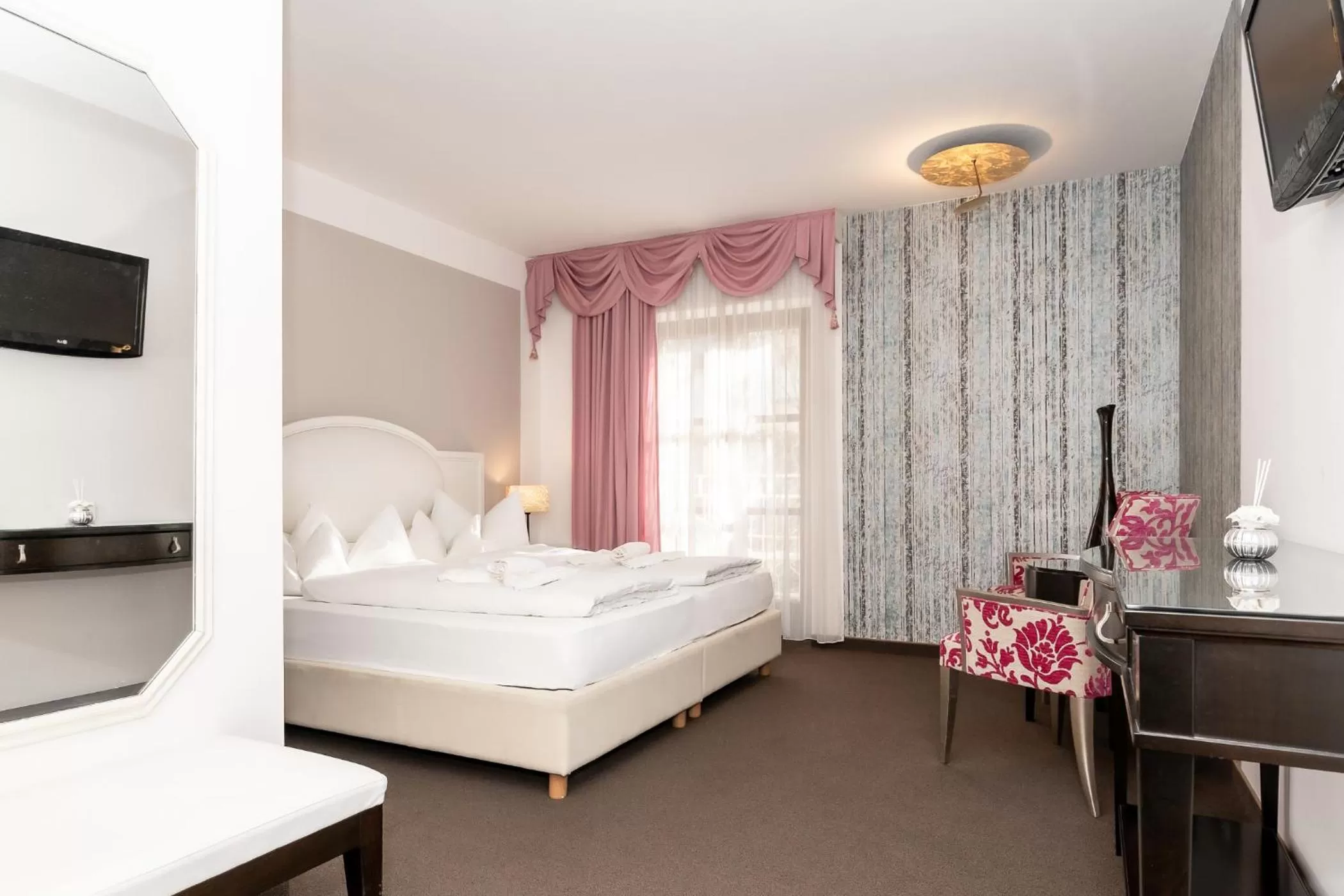 Photo of the whole room, Bed in Hotel Villa Groff