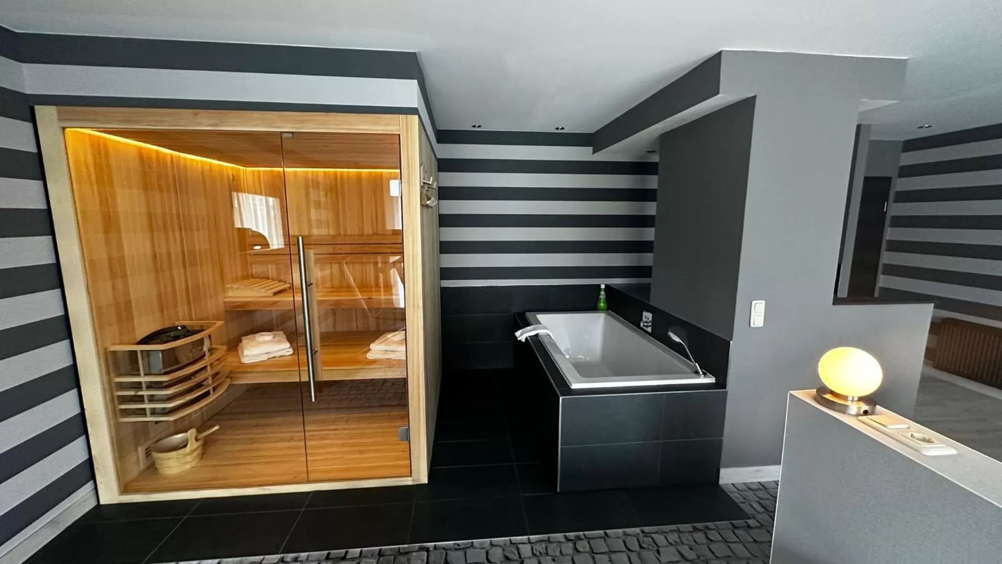 Property building in SL'otel im Parforcehaus