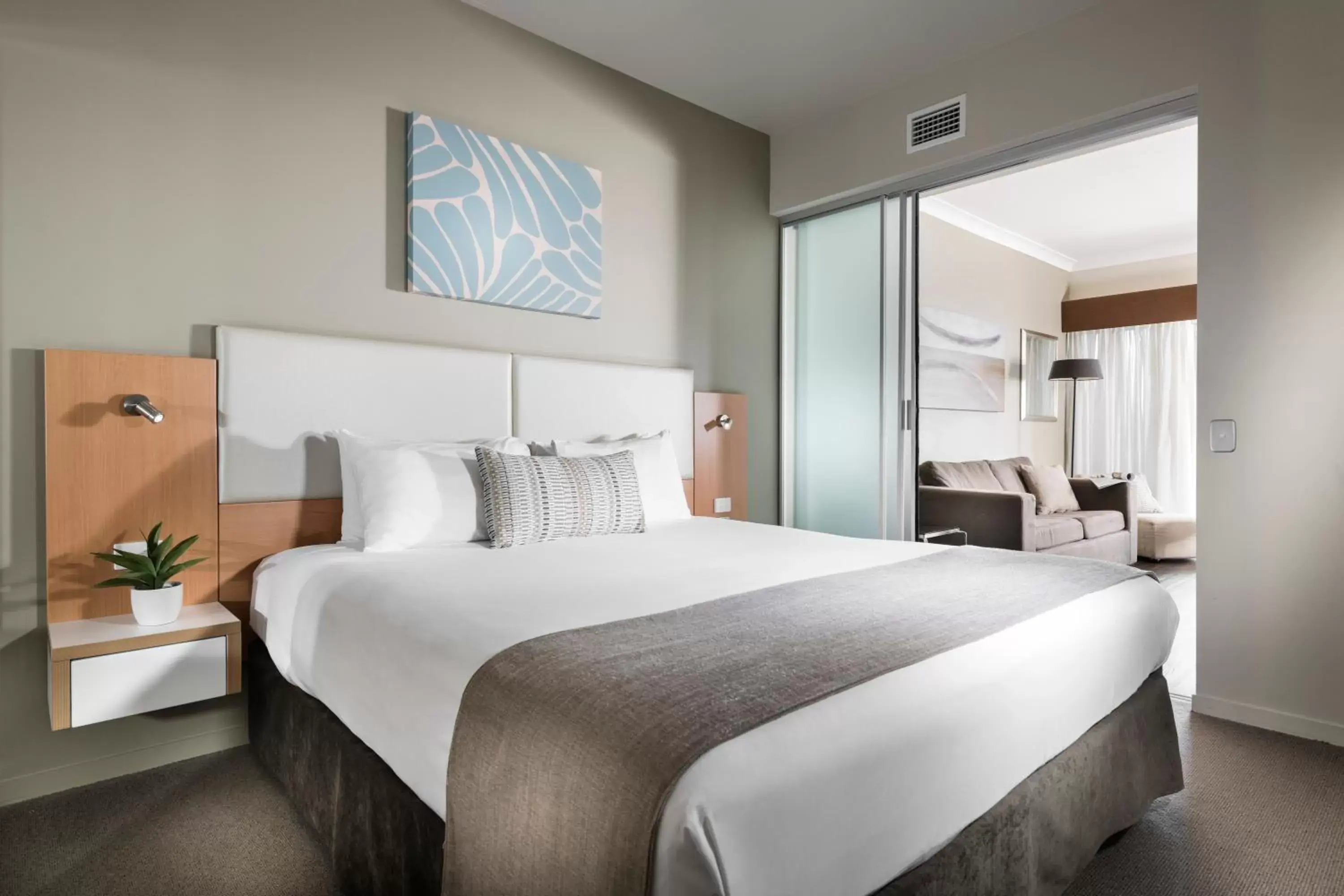 Premier One-Bedroom Apartment in Grand Hotel and Apartments Townsville Premier One-Bedroom Apartment in Grand Hotel and Apartments Townsville