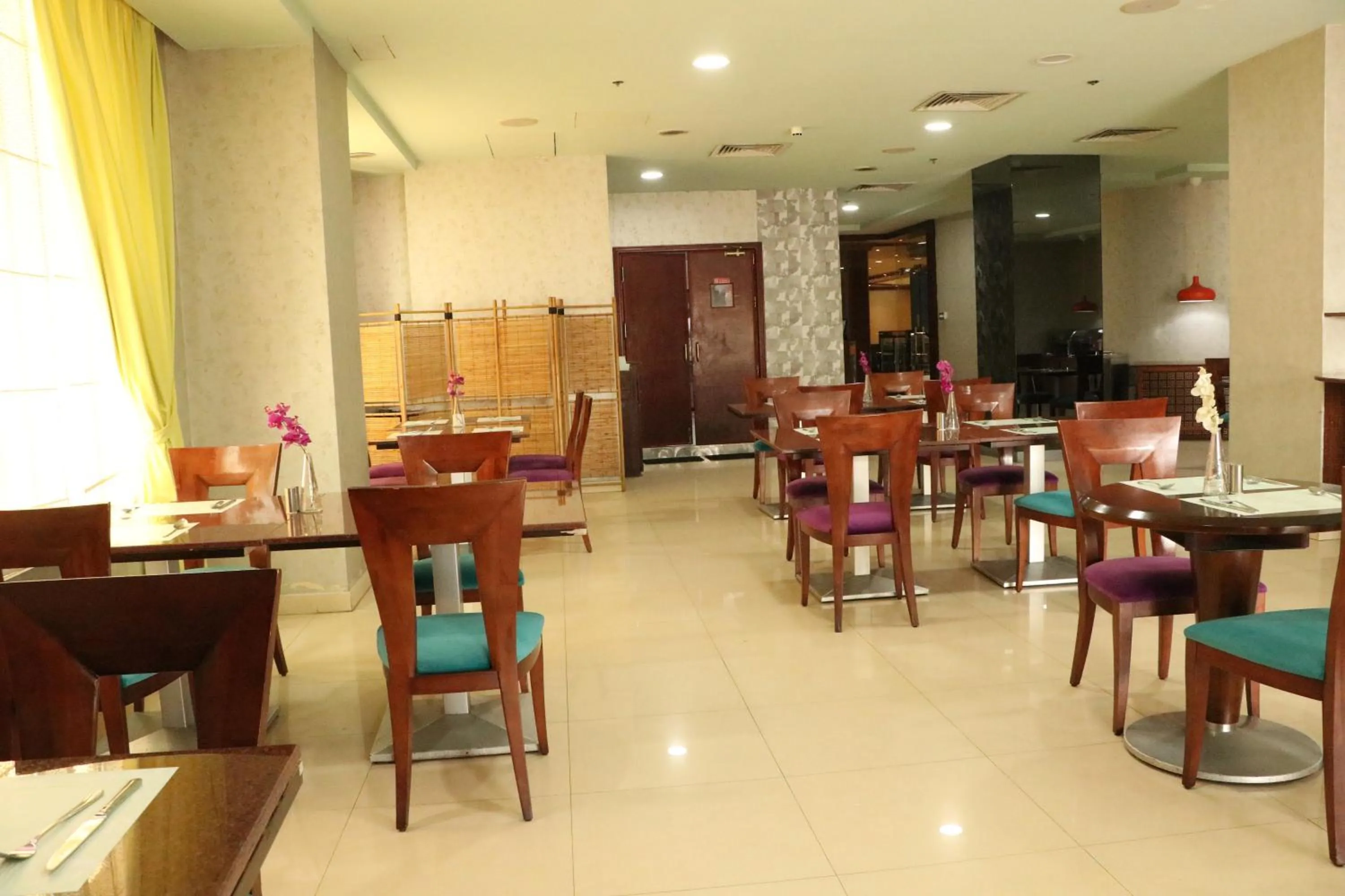 Restaurant/places to eat in Al Manar Grand Hotel Apartment