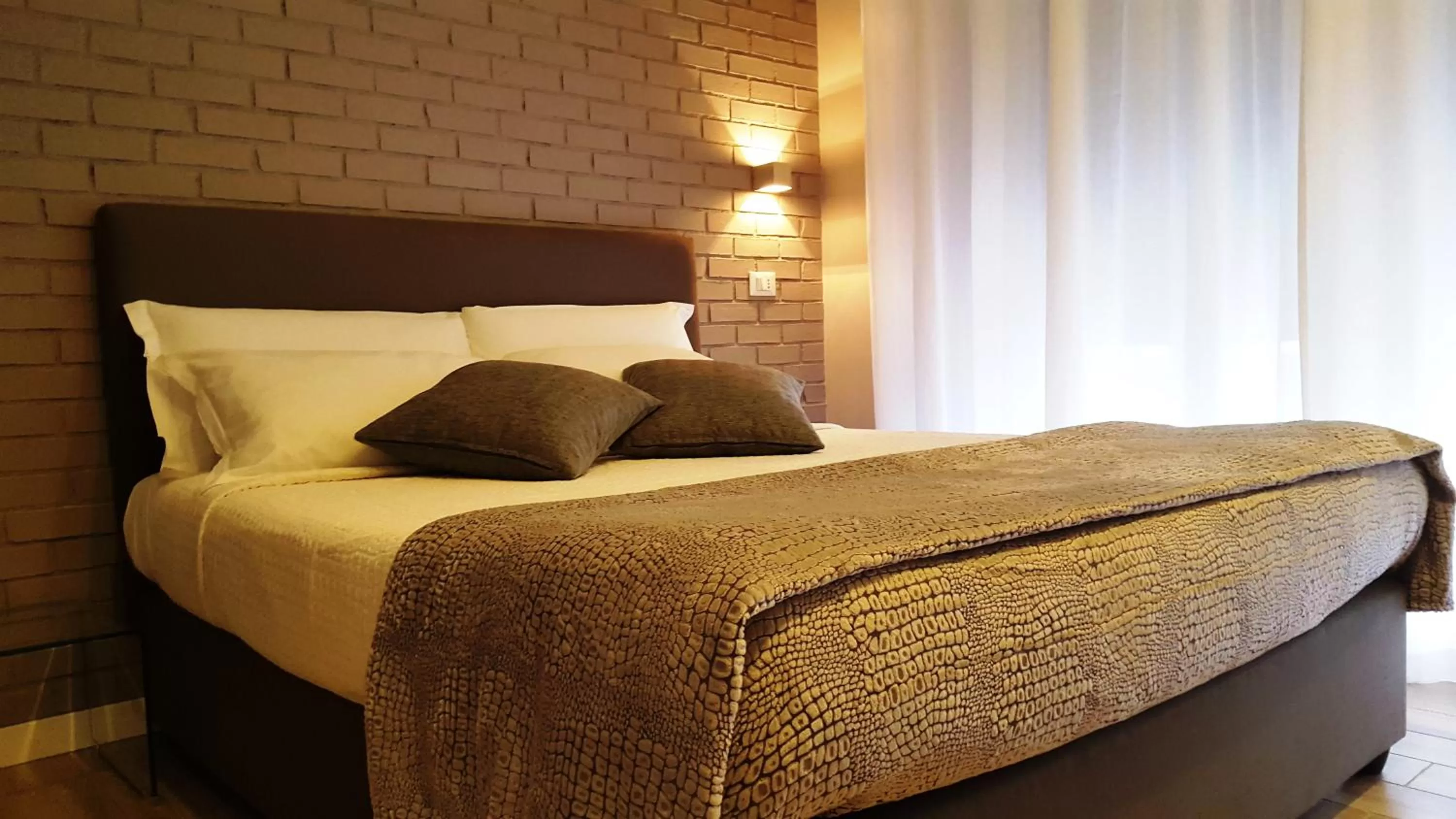 Bedroom, Bed in Alma Hotel