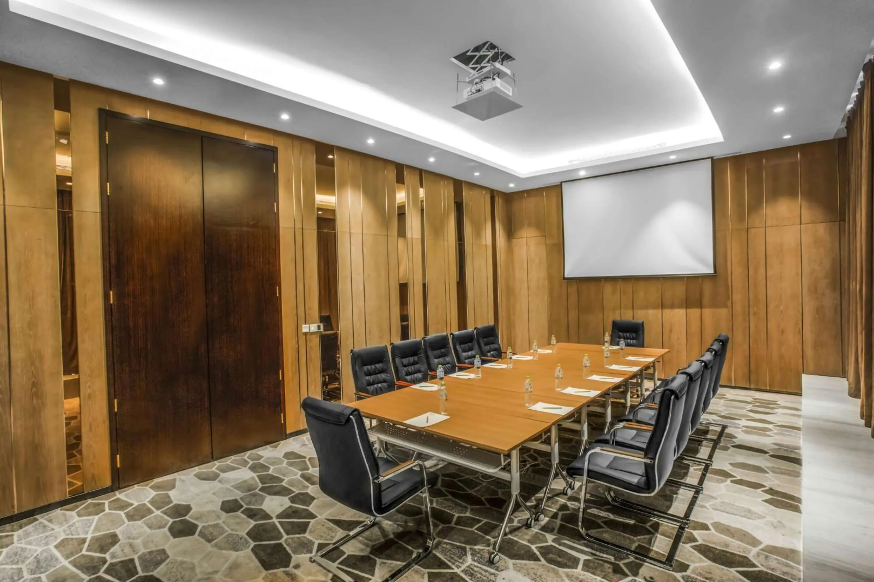 Meeting/conference room in Hilton Garden Inn Guiyang Yunyan