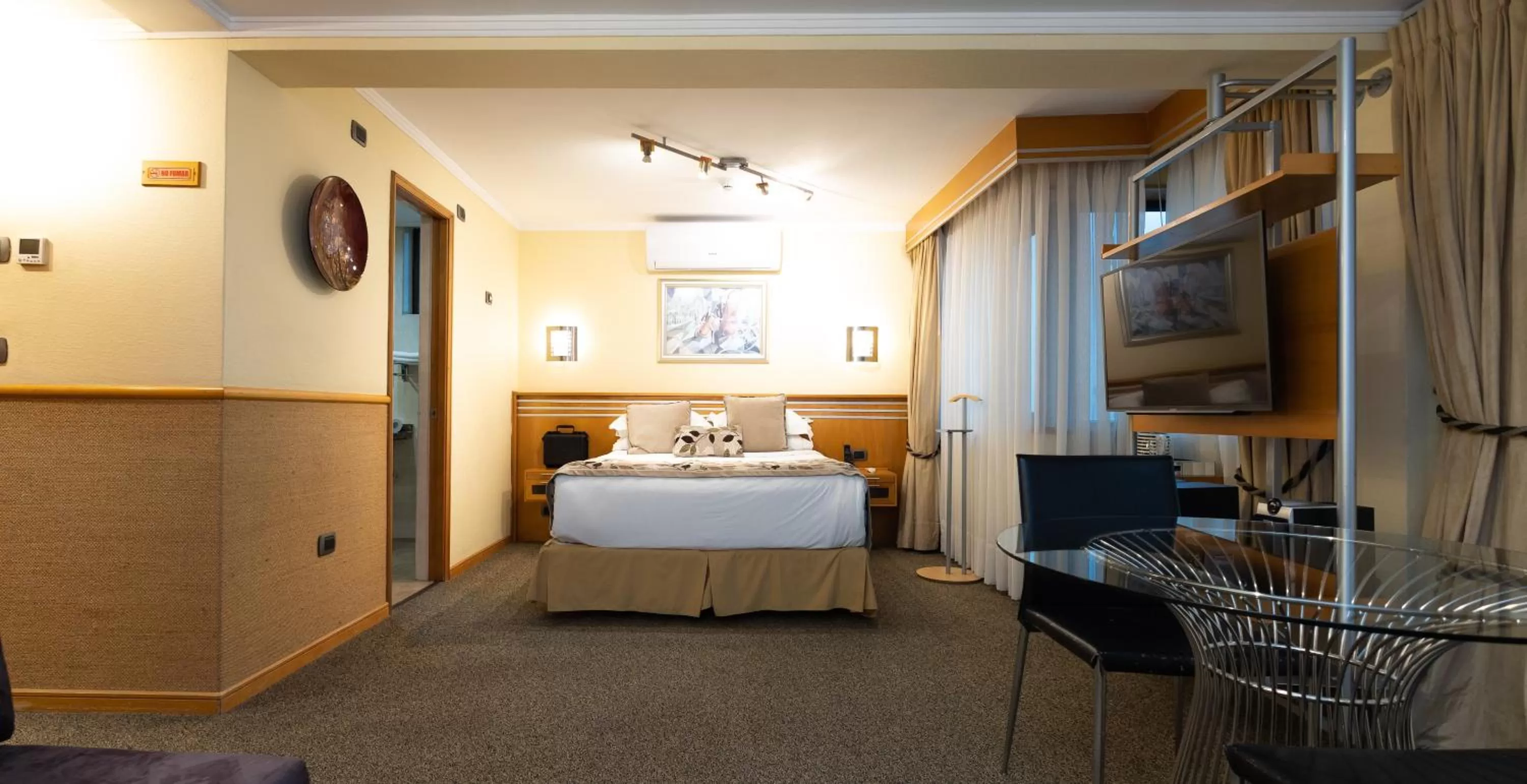 Photo of the whole room, Bed in Hotel Ankara