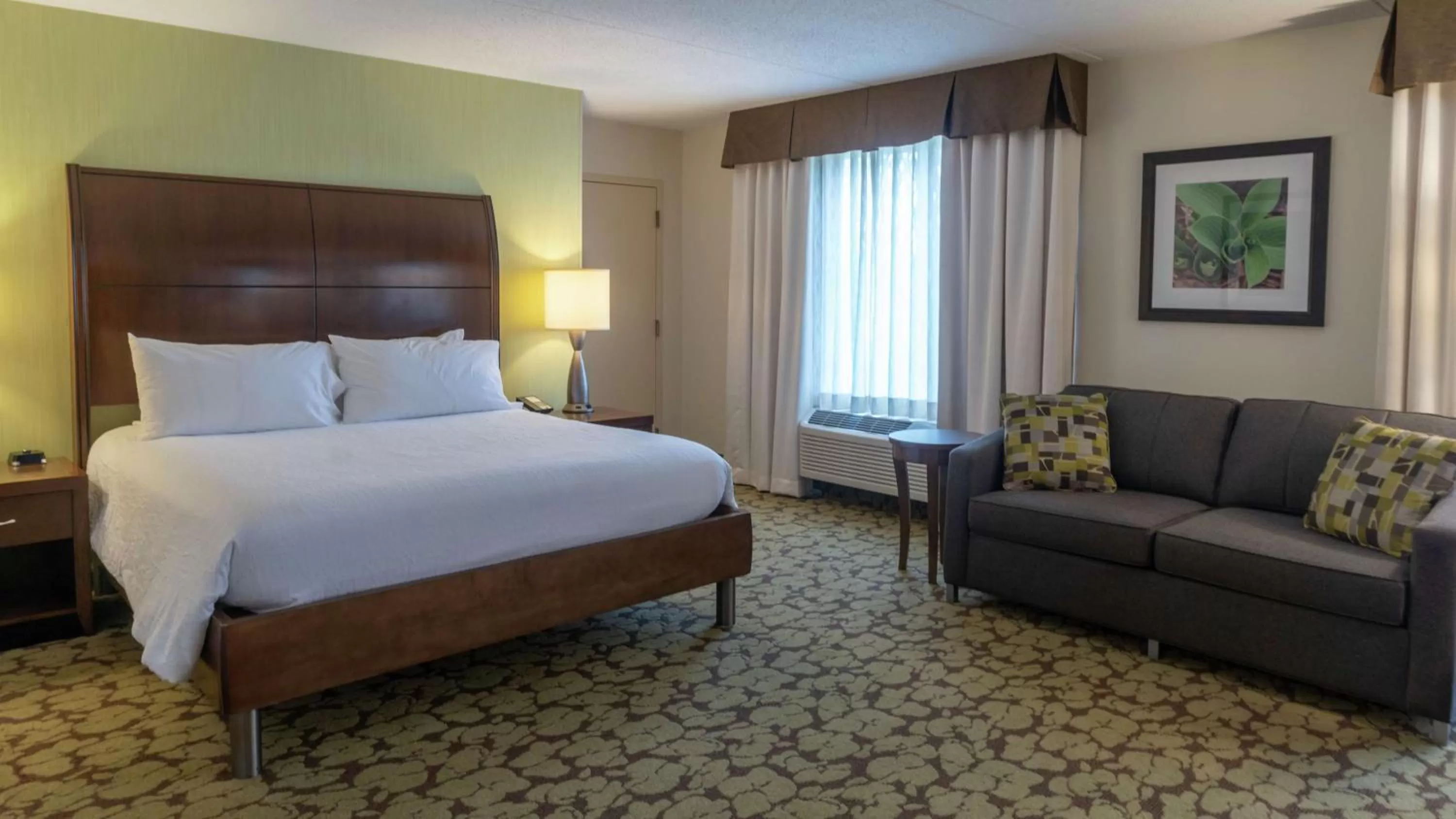 View (from property/room), Bed in Hilton Garden Inn Plymouth