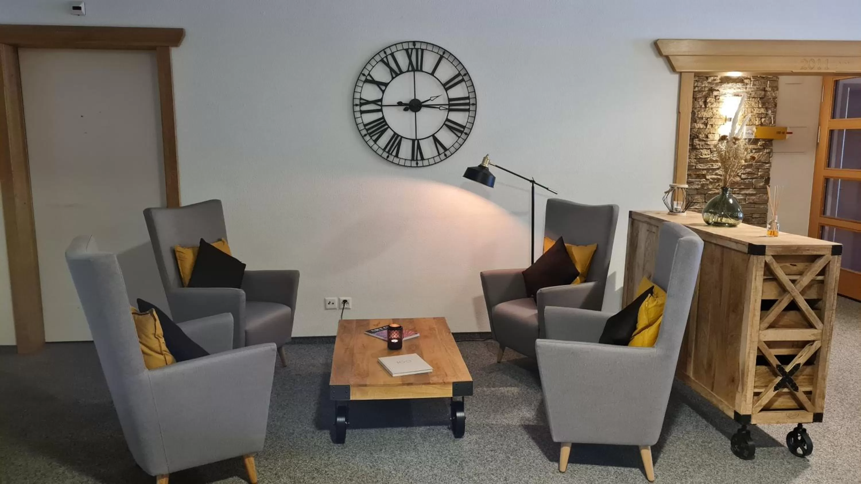 Communal lounge/ TV room in Berghotel Trübsee - Accessible Only by Cable Car