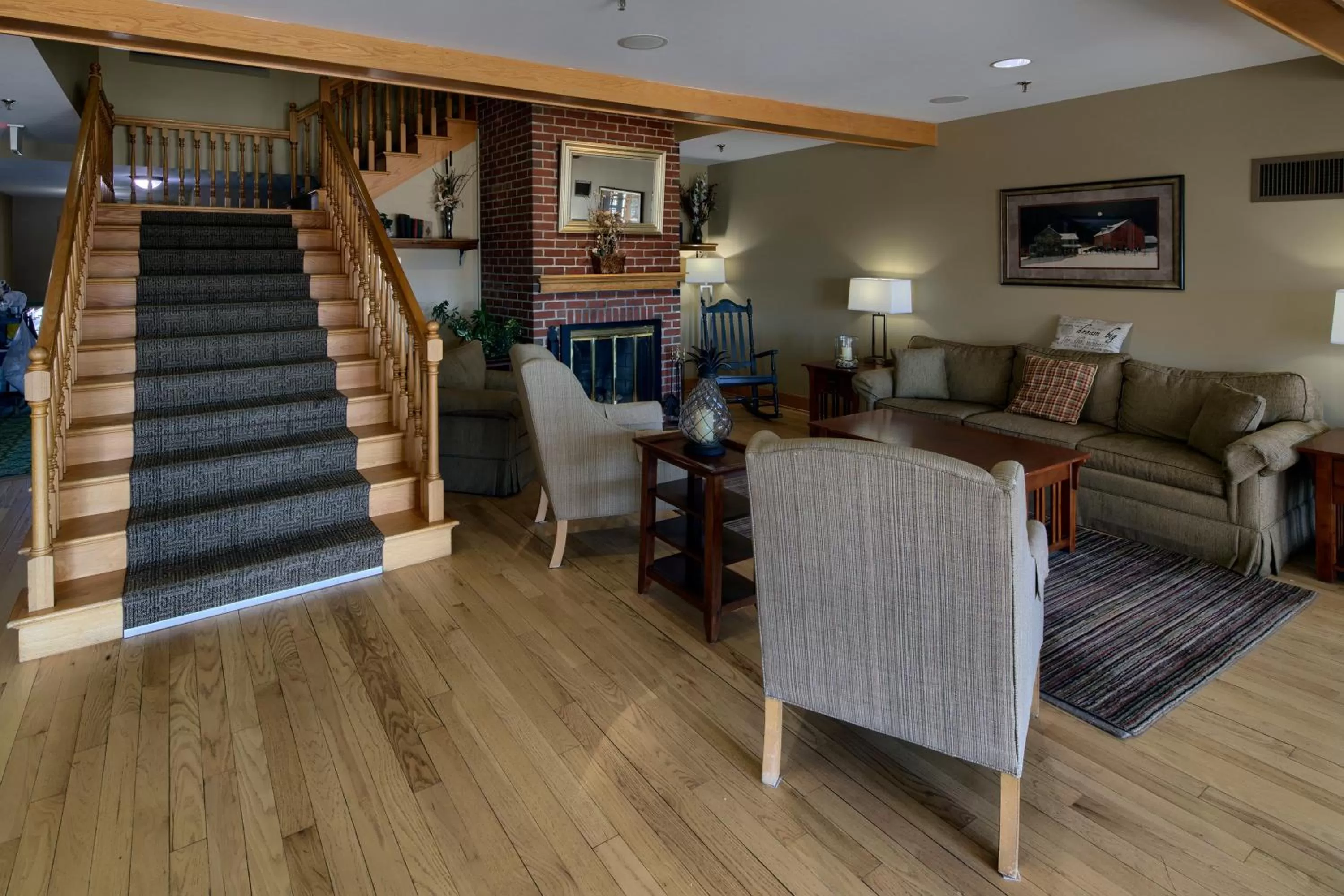 Seating area in Country Inn at the Mall