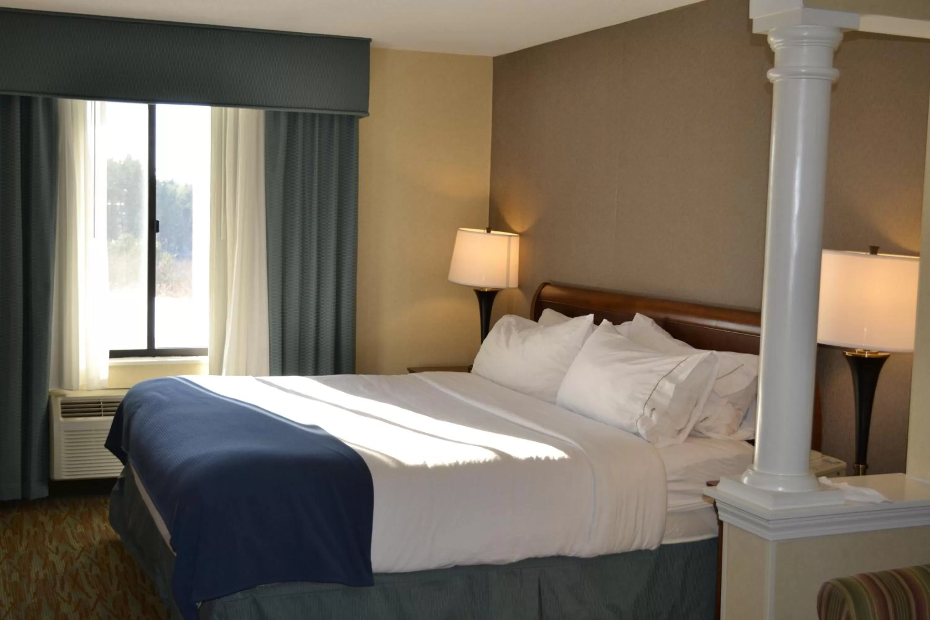 Photo of the whole room, Bed in Holiday Inn Express Hotels Biddeford by IHG