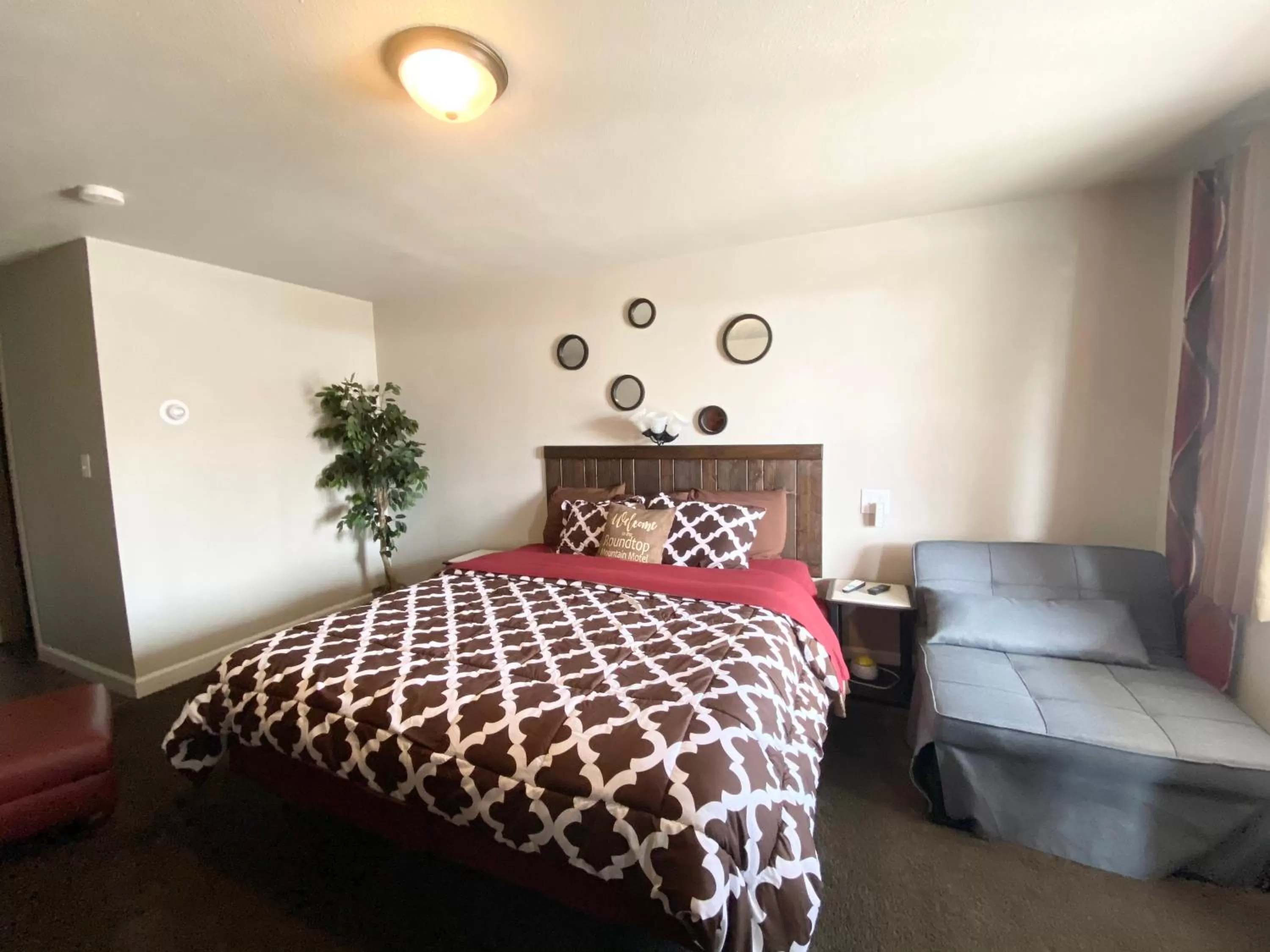 Bed in Roundtop Mountain Vista - Cabins and Motel