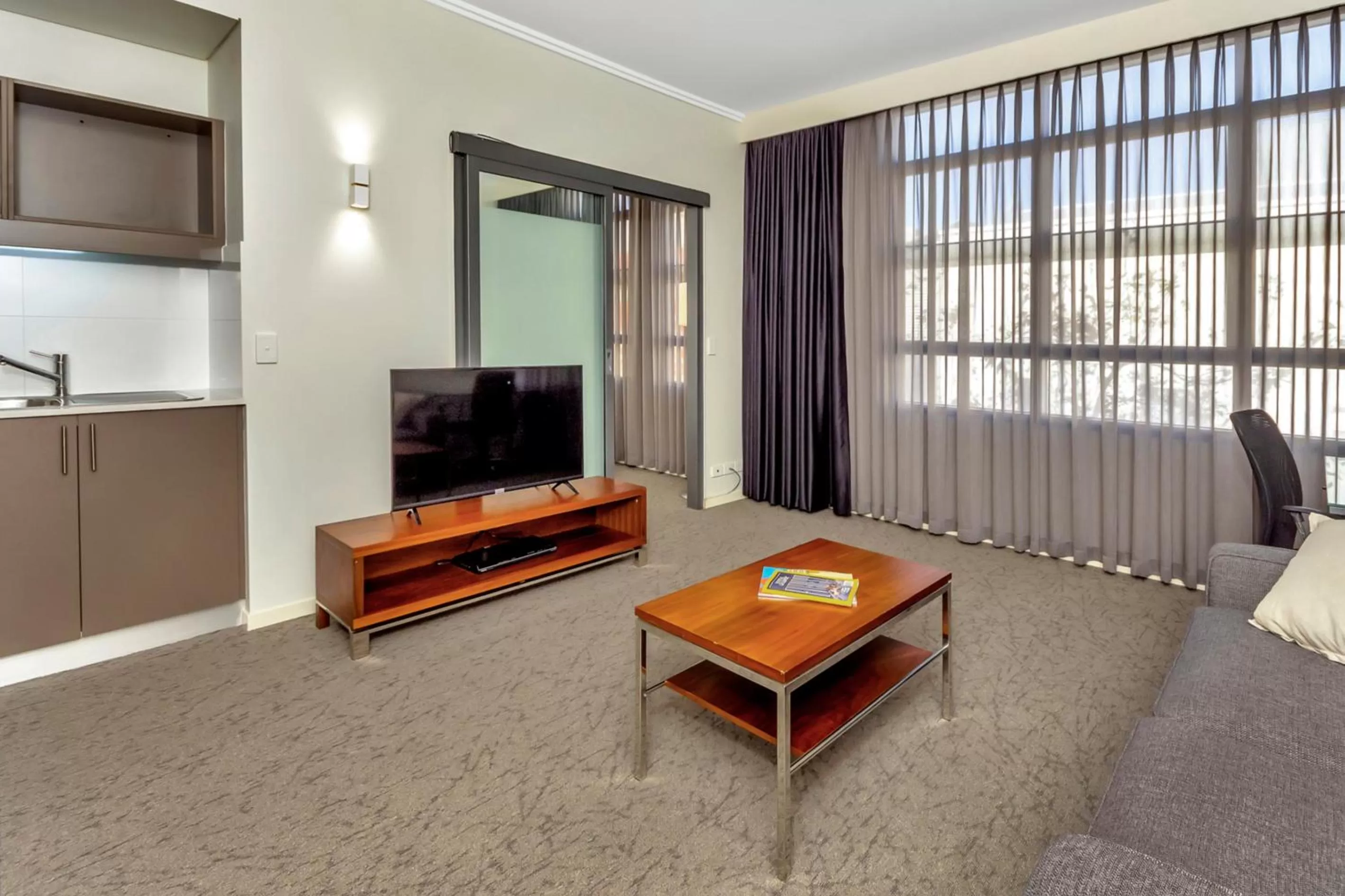 TV and multimedia in New Haus by Hougoumont Hotel, former Bannister 22