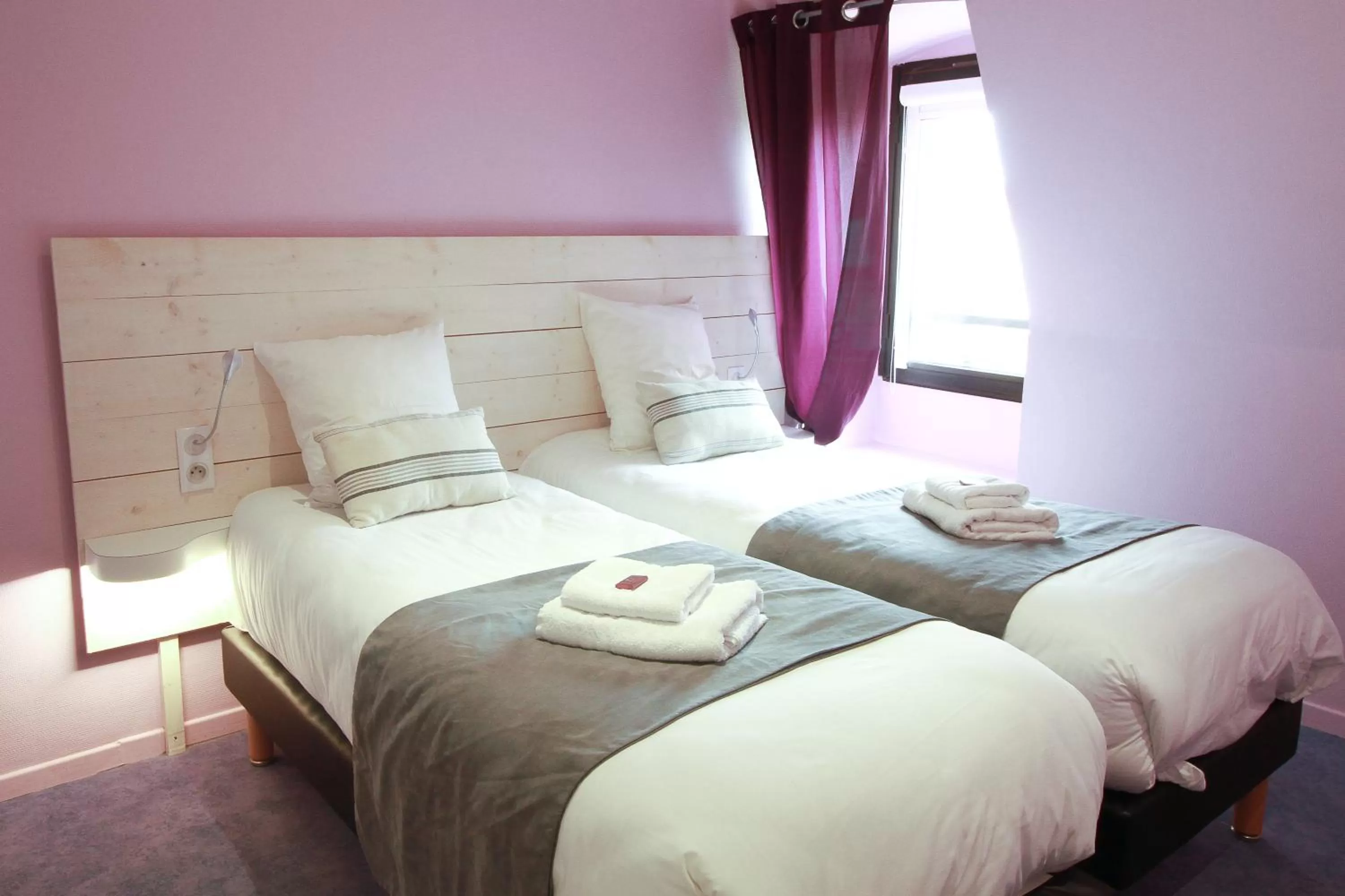 Bed in Hôtel La Couronne