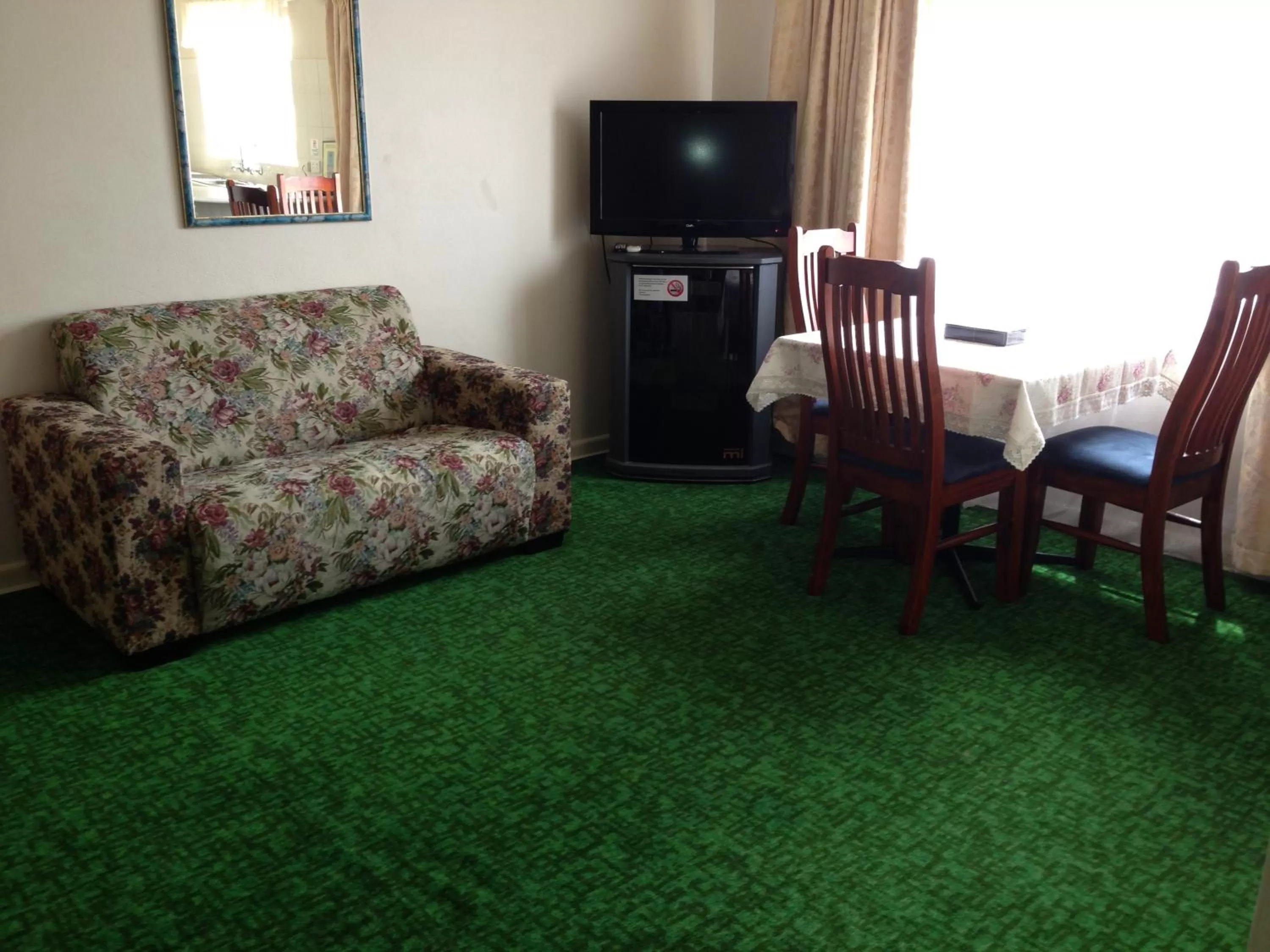 Living room in Carnegie Motor Inn