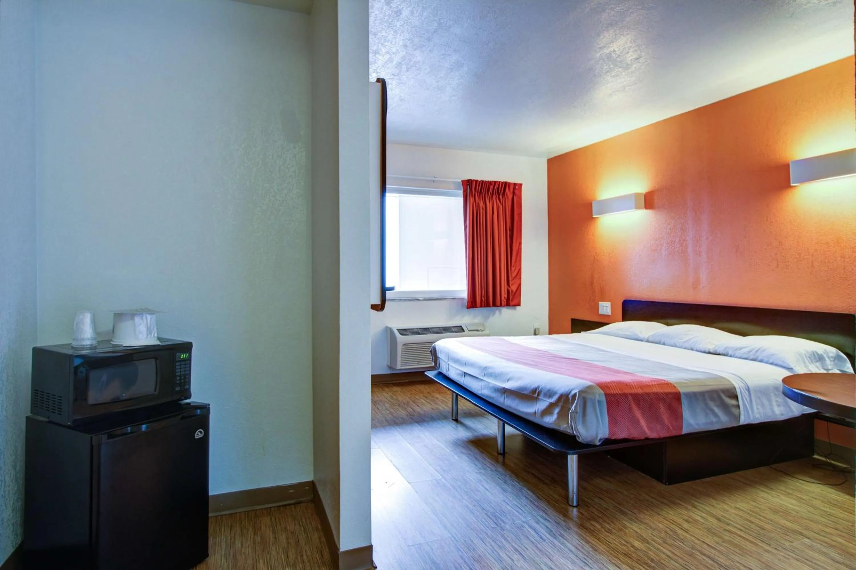 TV and multimedia, Bed in Motel 6-Richfield, OH