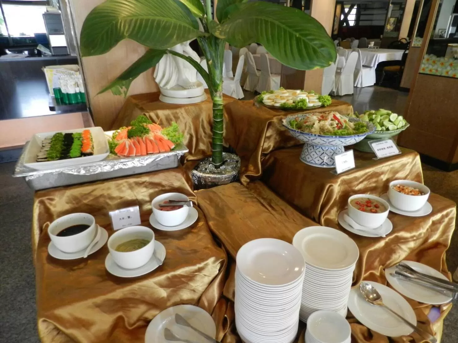 Restaurant/places to eat in Niran Grand Hotel