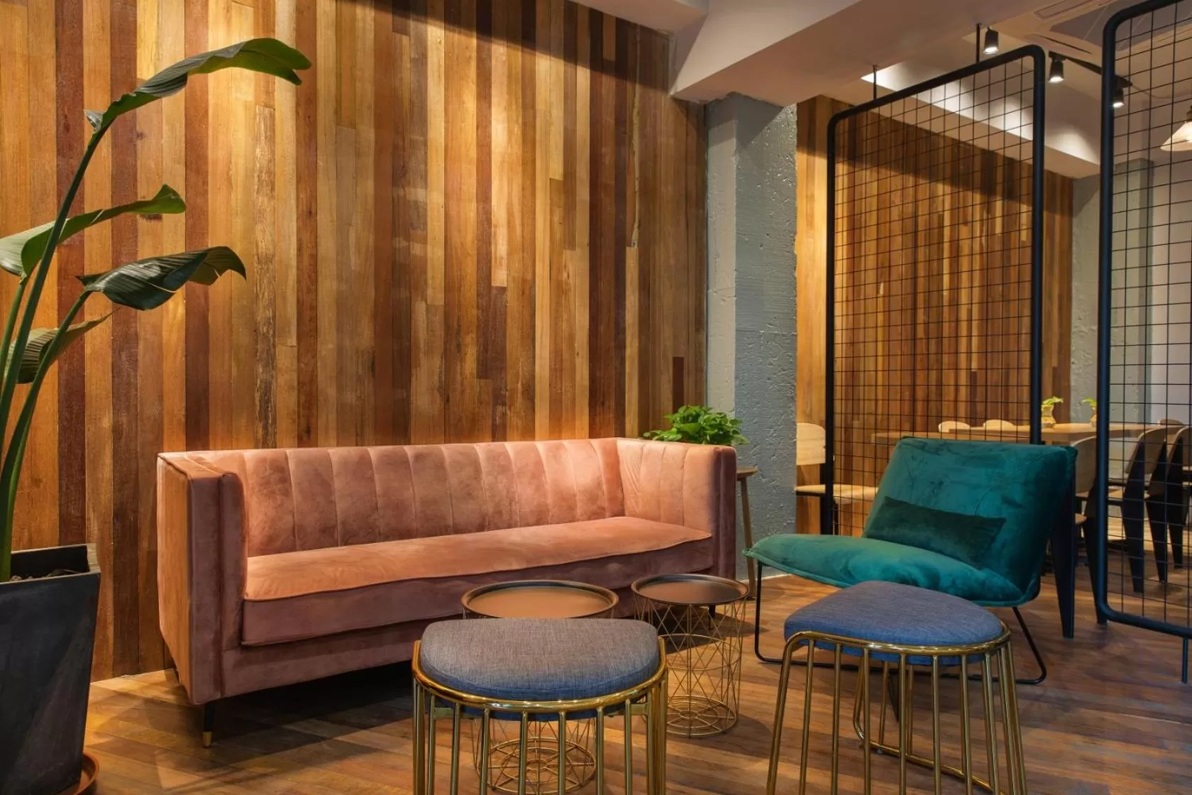 Restaurant/places to eat, Seating Area in Wander Hostel