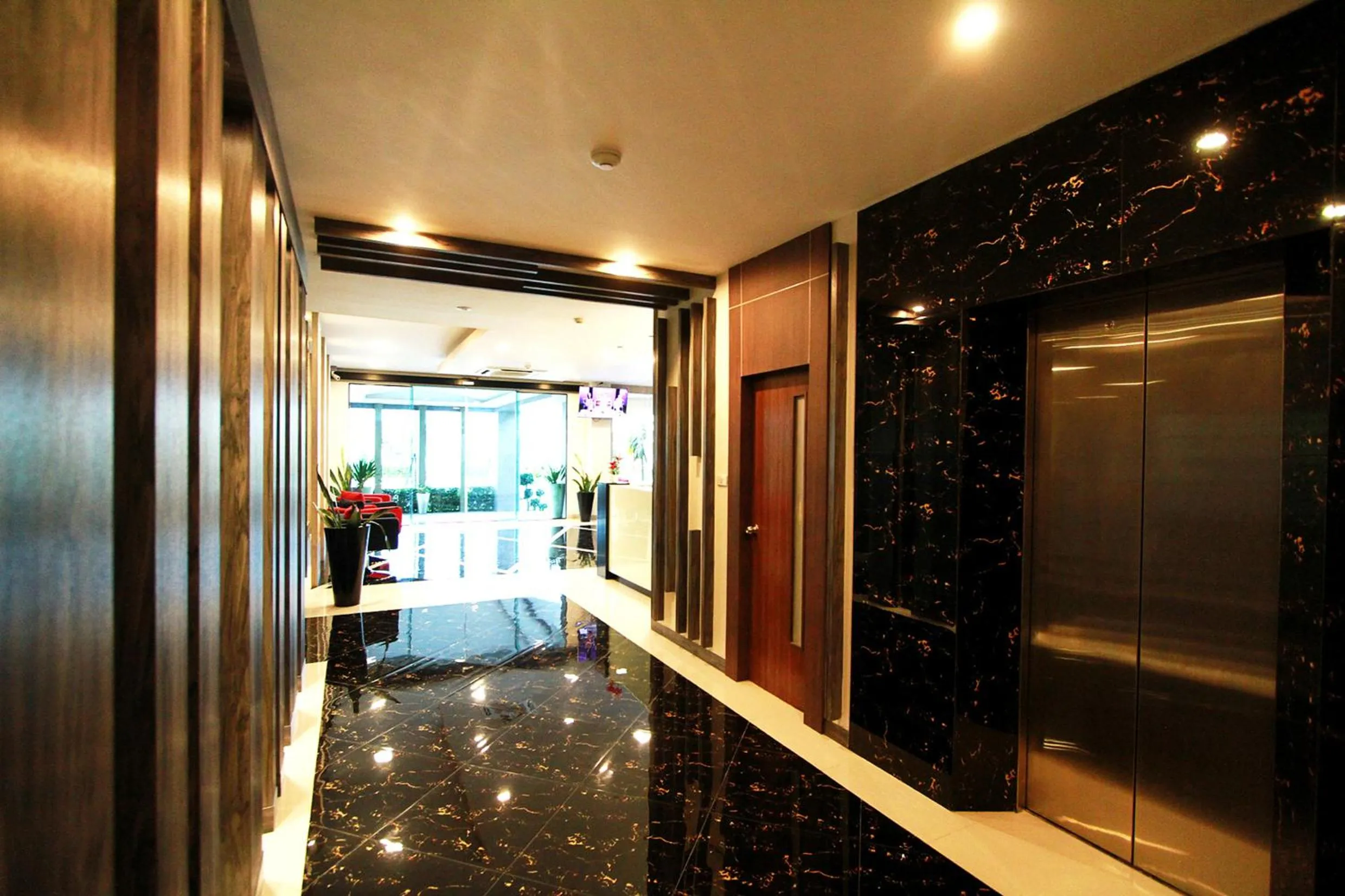 Area and facilities in The Contrast i Hotel