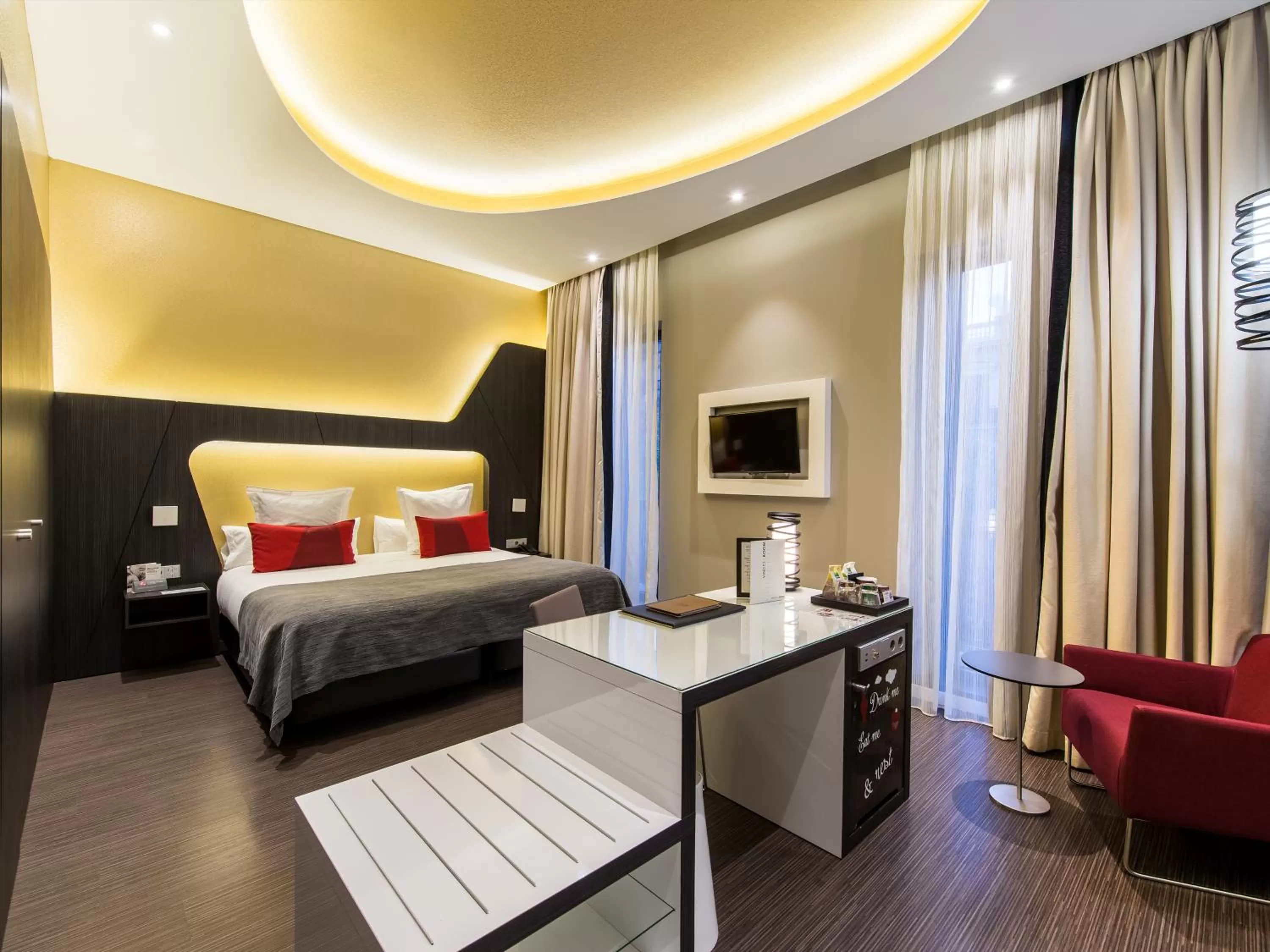 Photo of the whole room, Bed in Vincci Gala