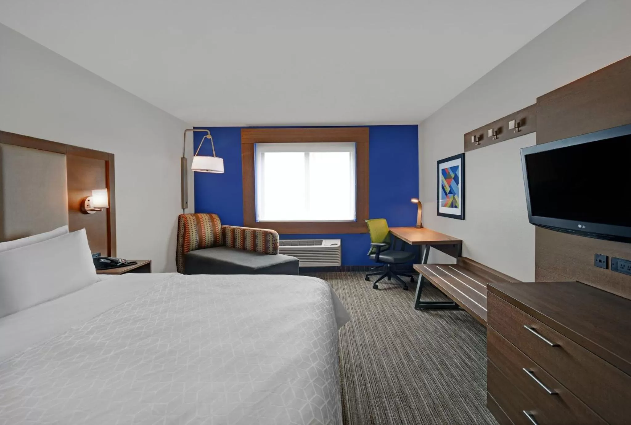 Photo of the whole room in Holiday Inn Express Marshall by IHG