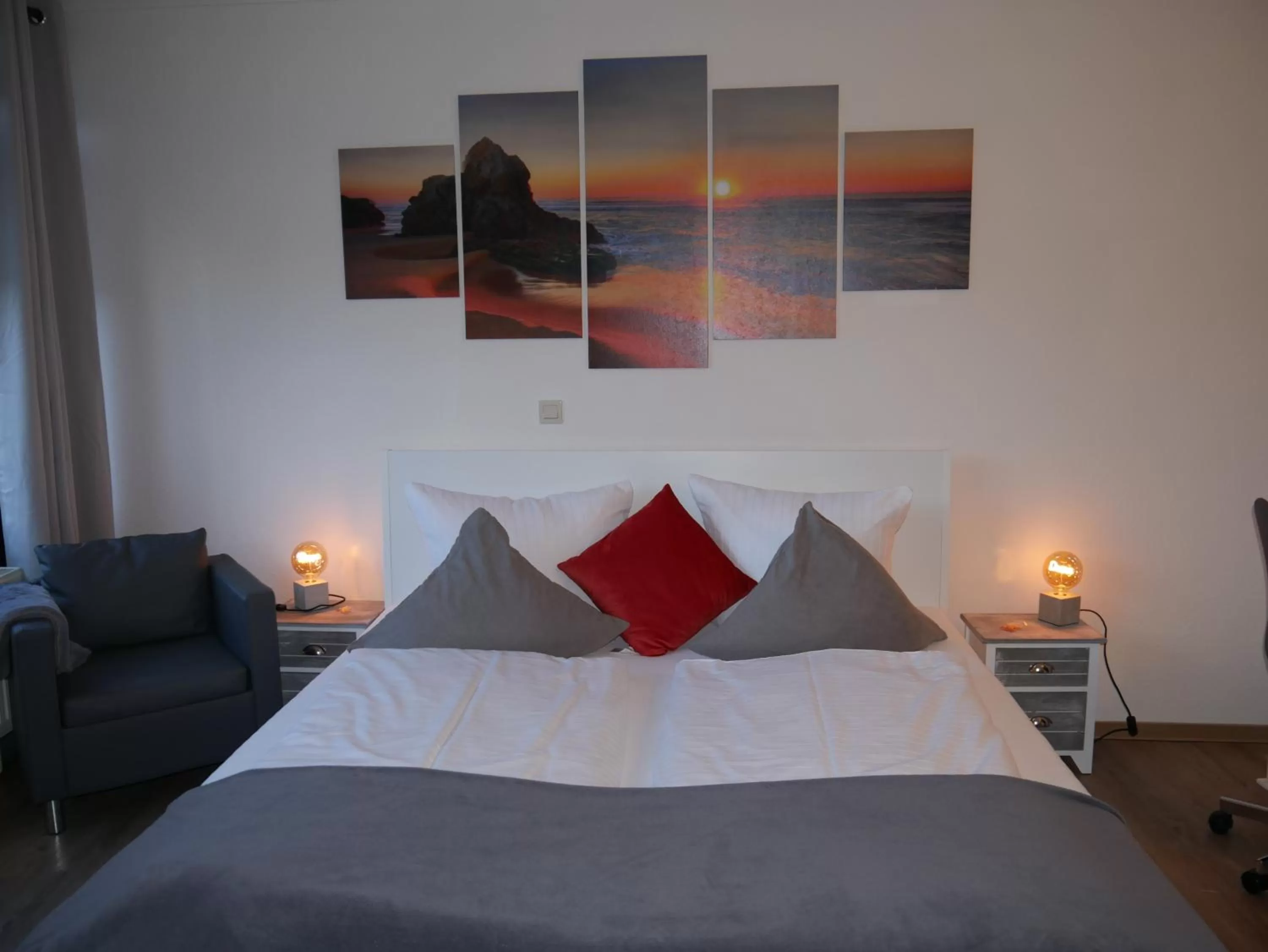 Bed in Hotel Seeblick am Sankelmarker See - Natur und Erholung