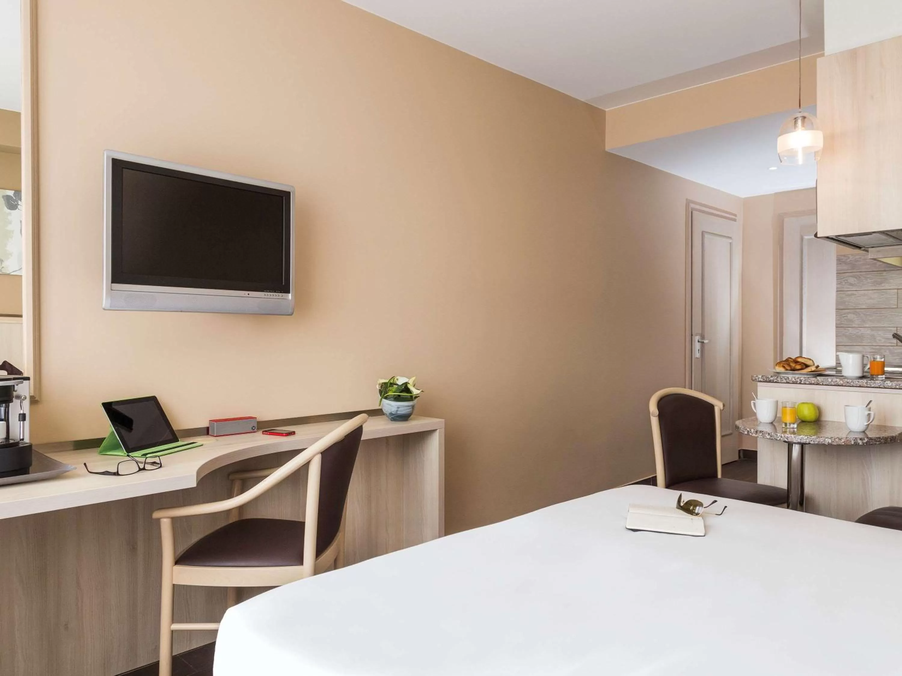 Photo of the whole room in Aparthotel Adagio Genève Mont-Blanc