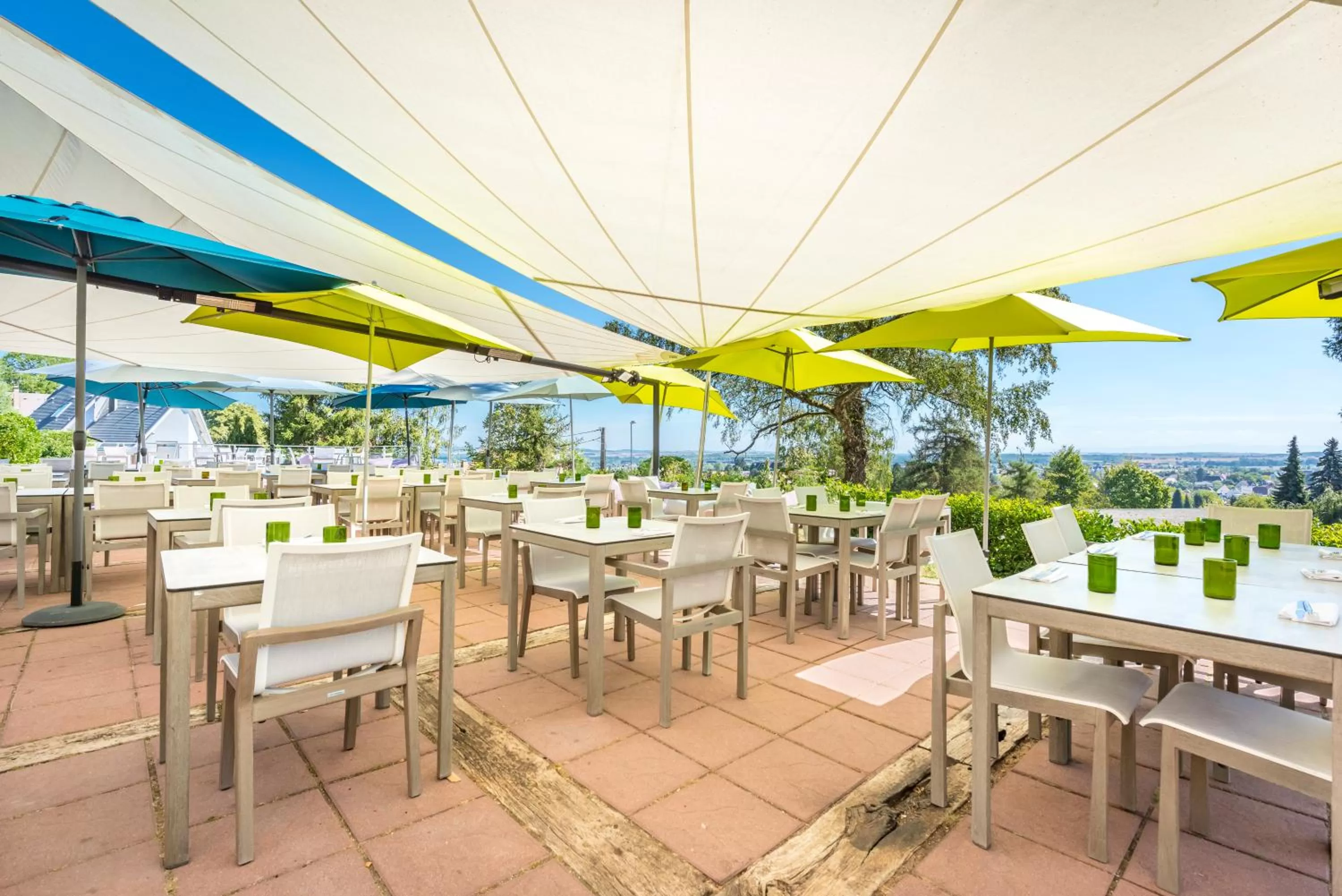 Restaurant/places to eat in Hôtel La Garenne