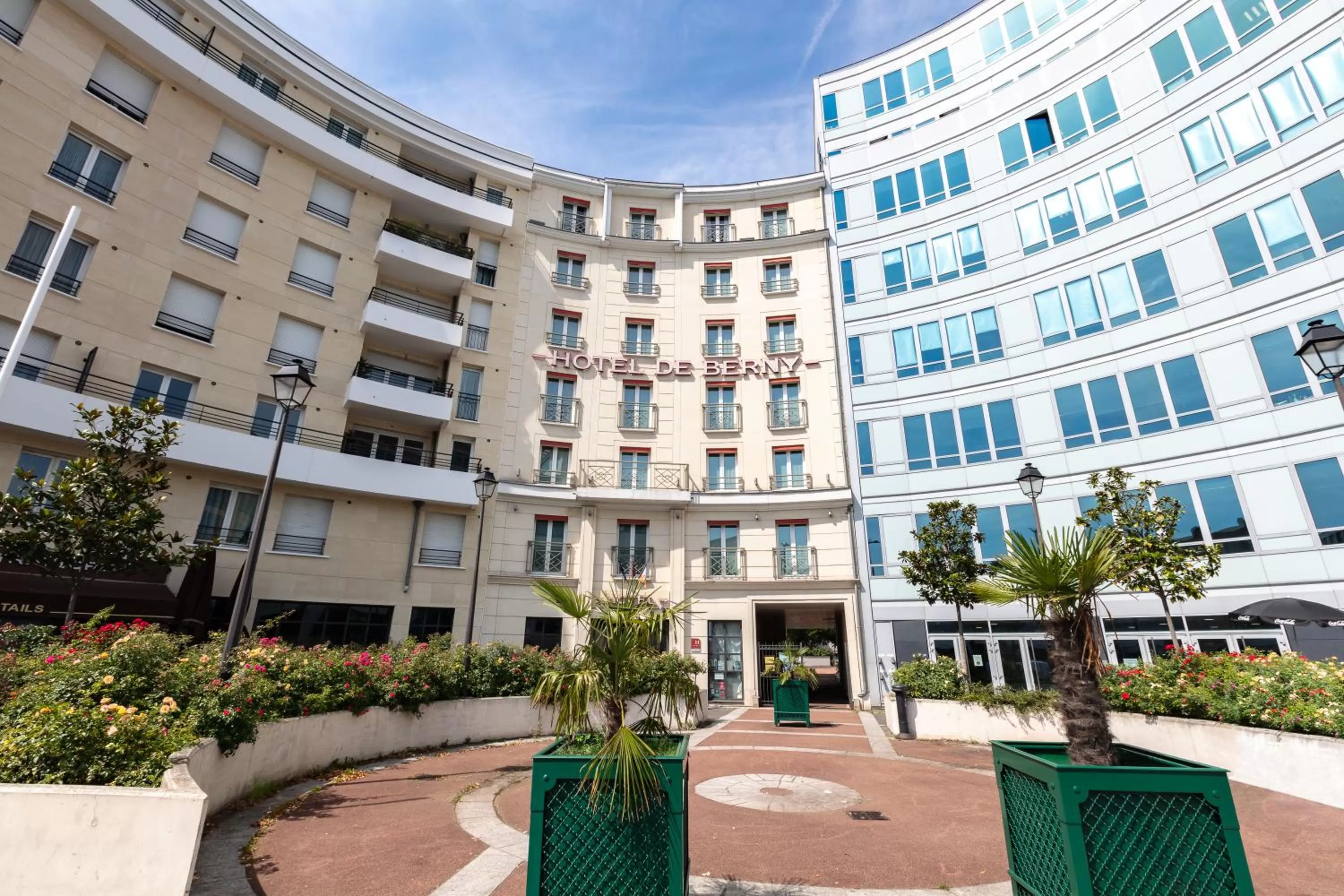 Property building in Hotel de Berny