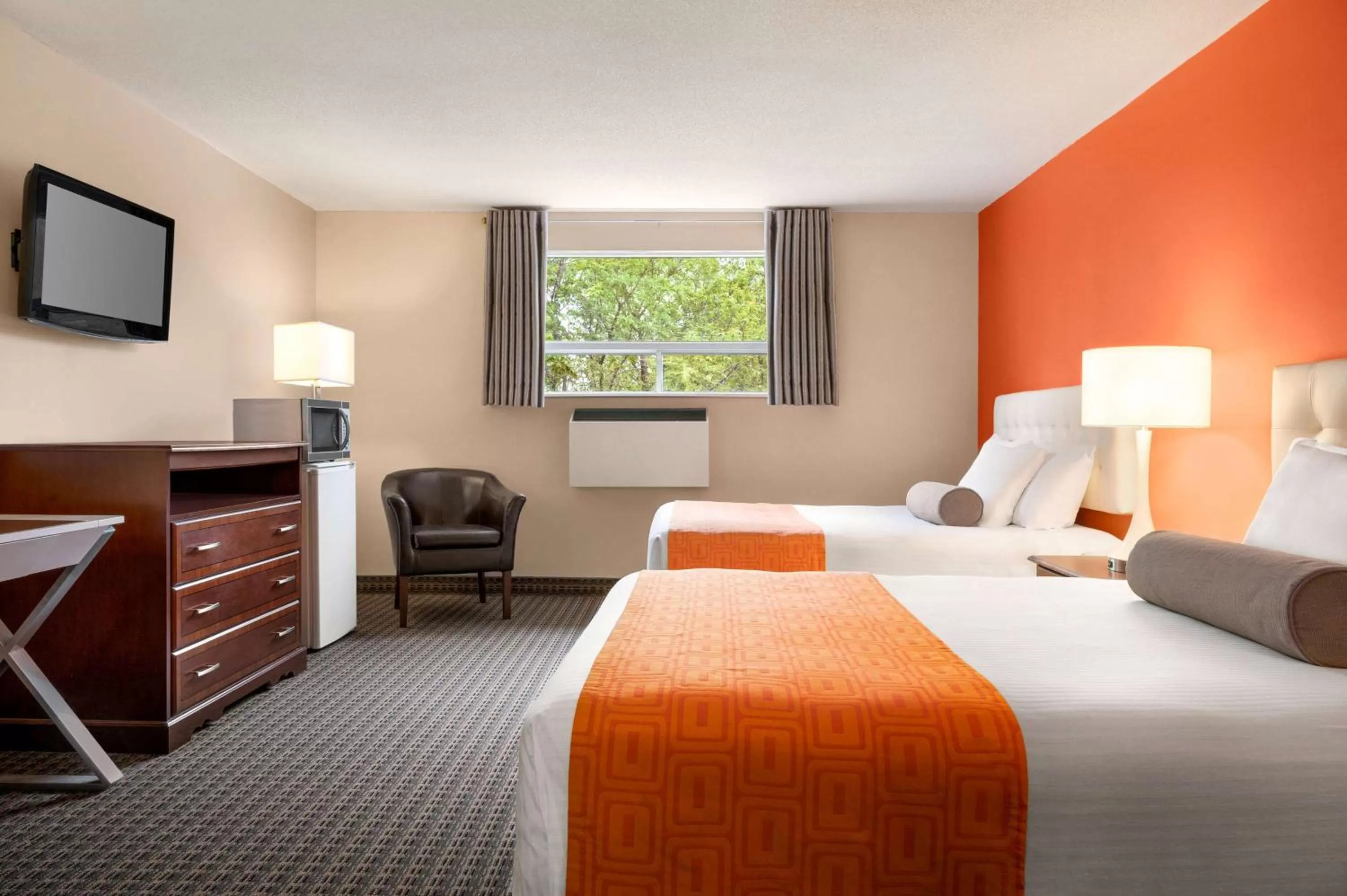 Bedroom, Bed in Howard Johnson by Wyndham Gravenhurst