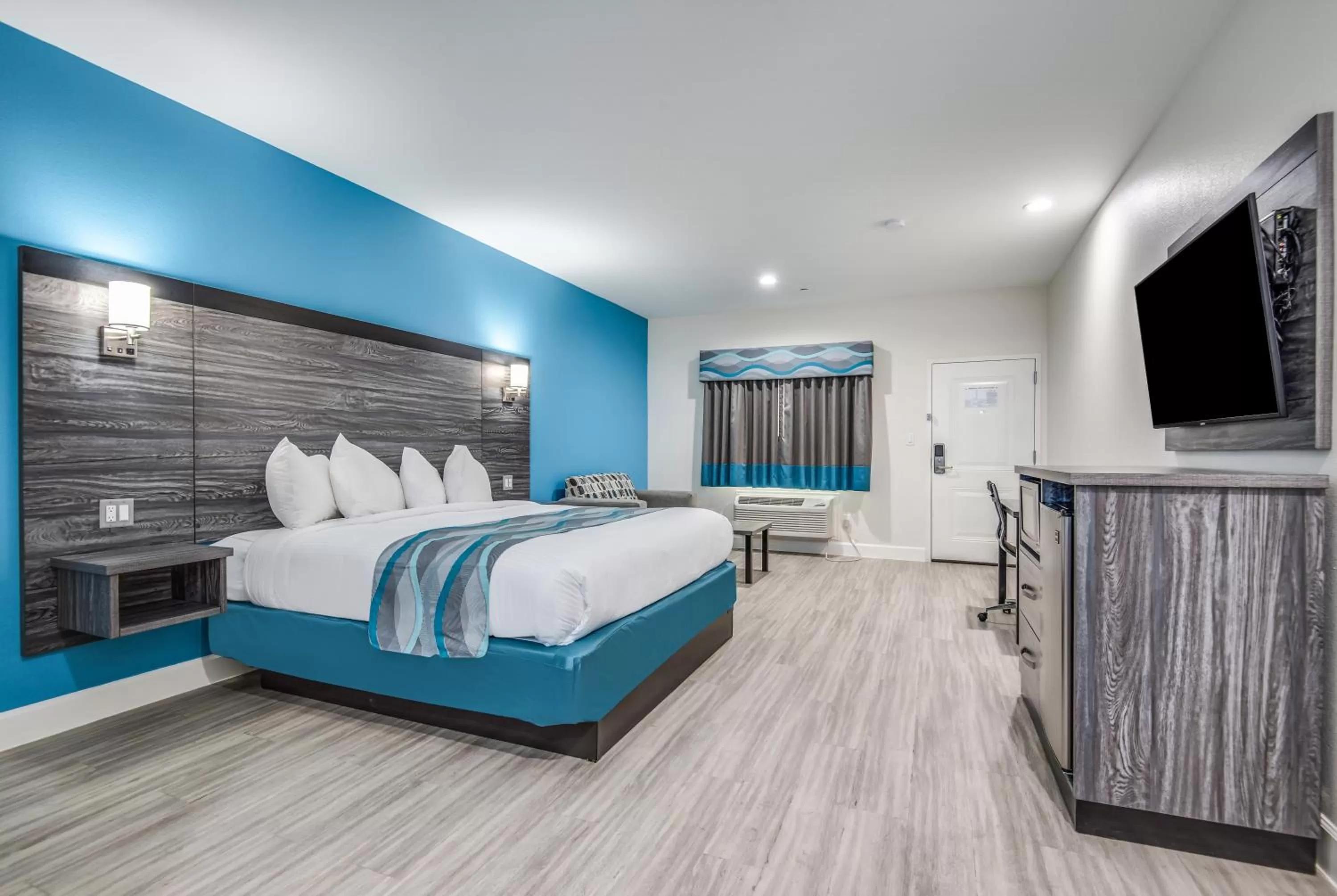 Bed in Americas Best Value Inn & Suites Houston at Hwy 6