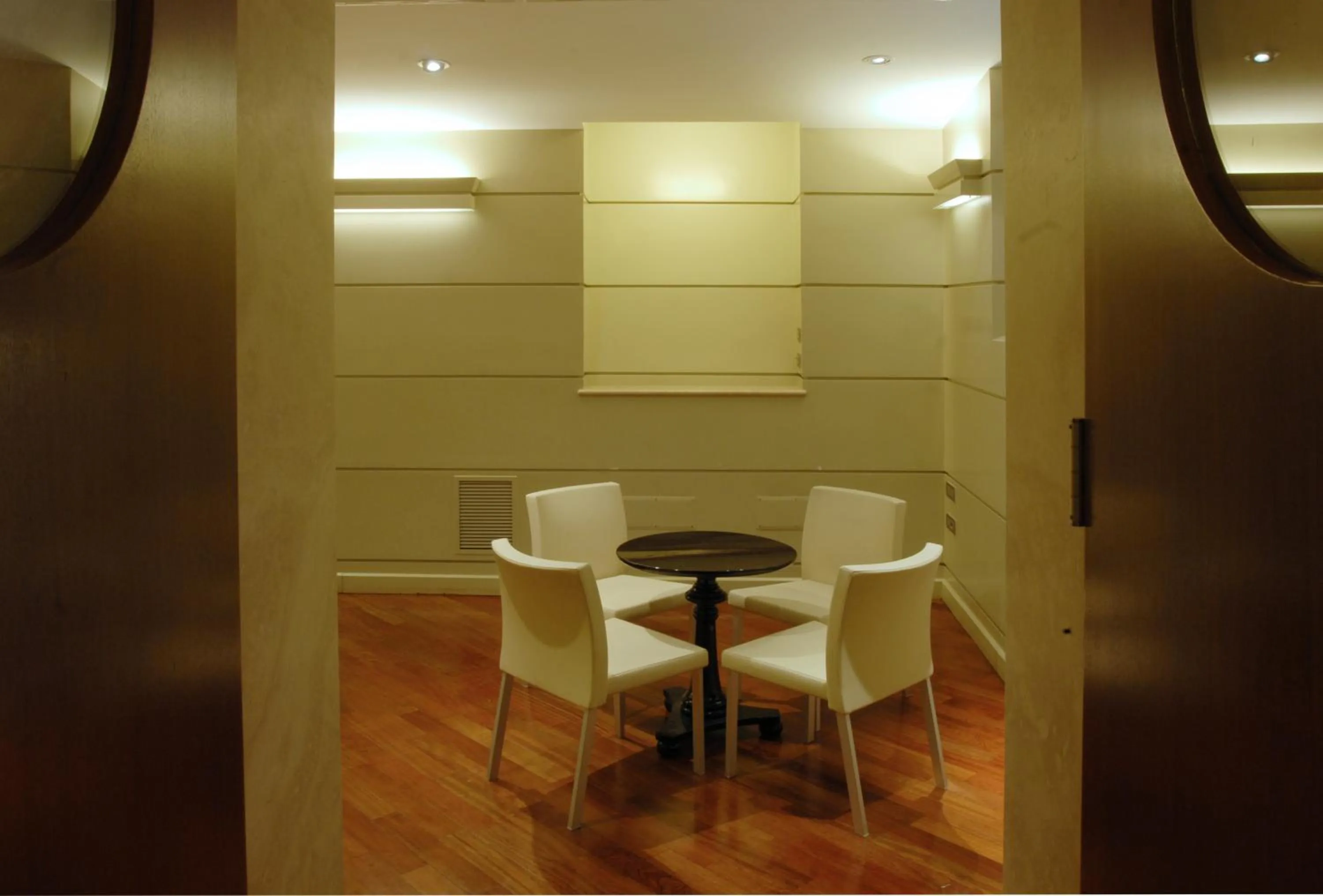 Business facilities in Hotel Lancelot