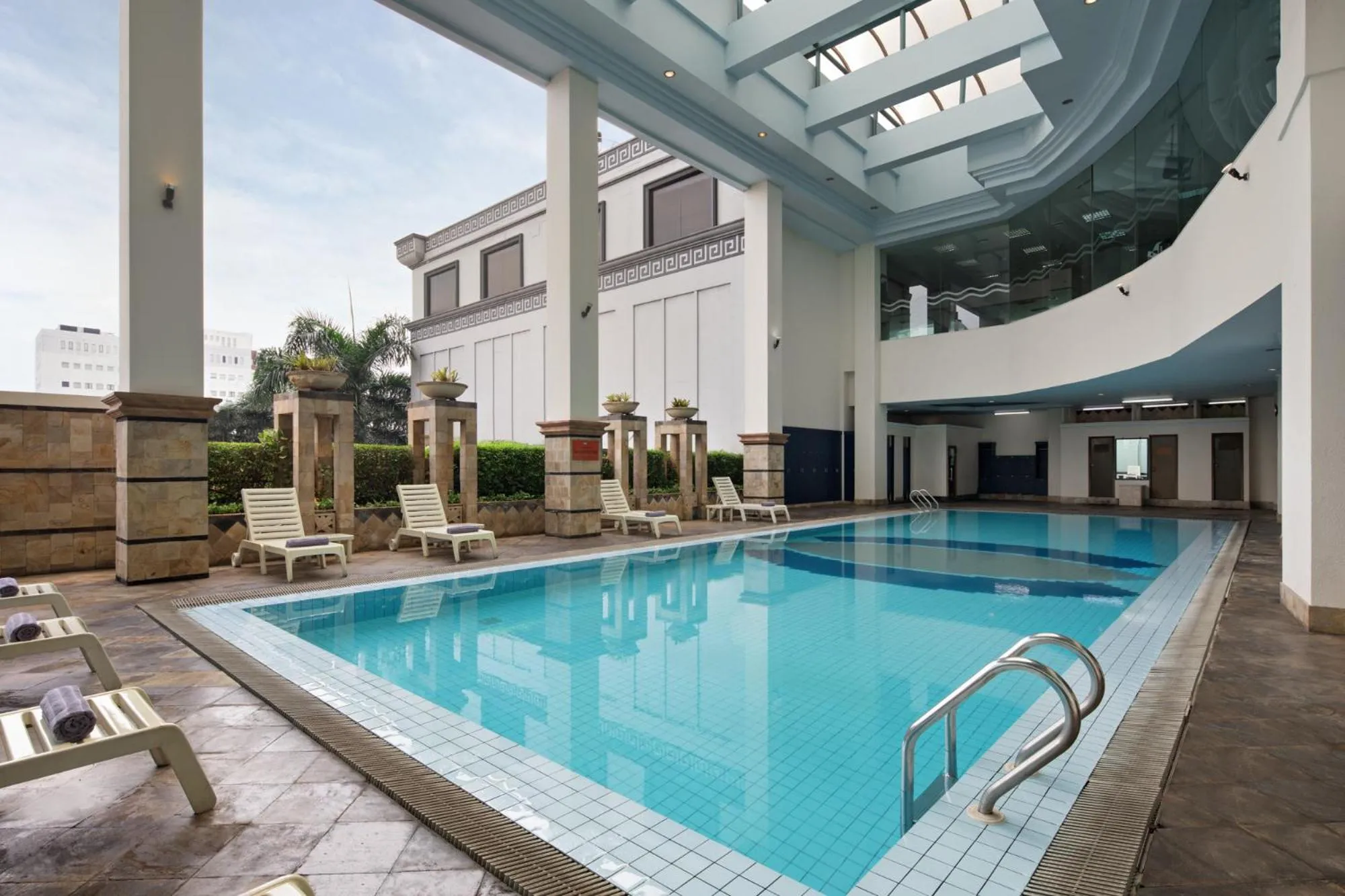 Swimming pool in Golden Boutique Hotel Kemayoran