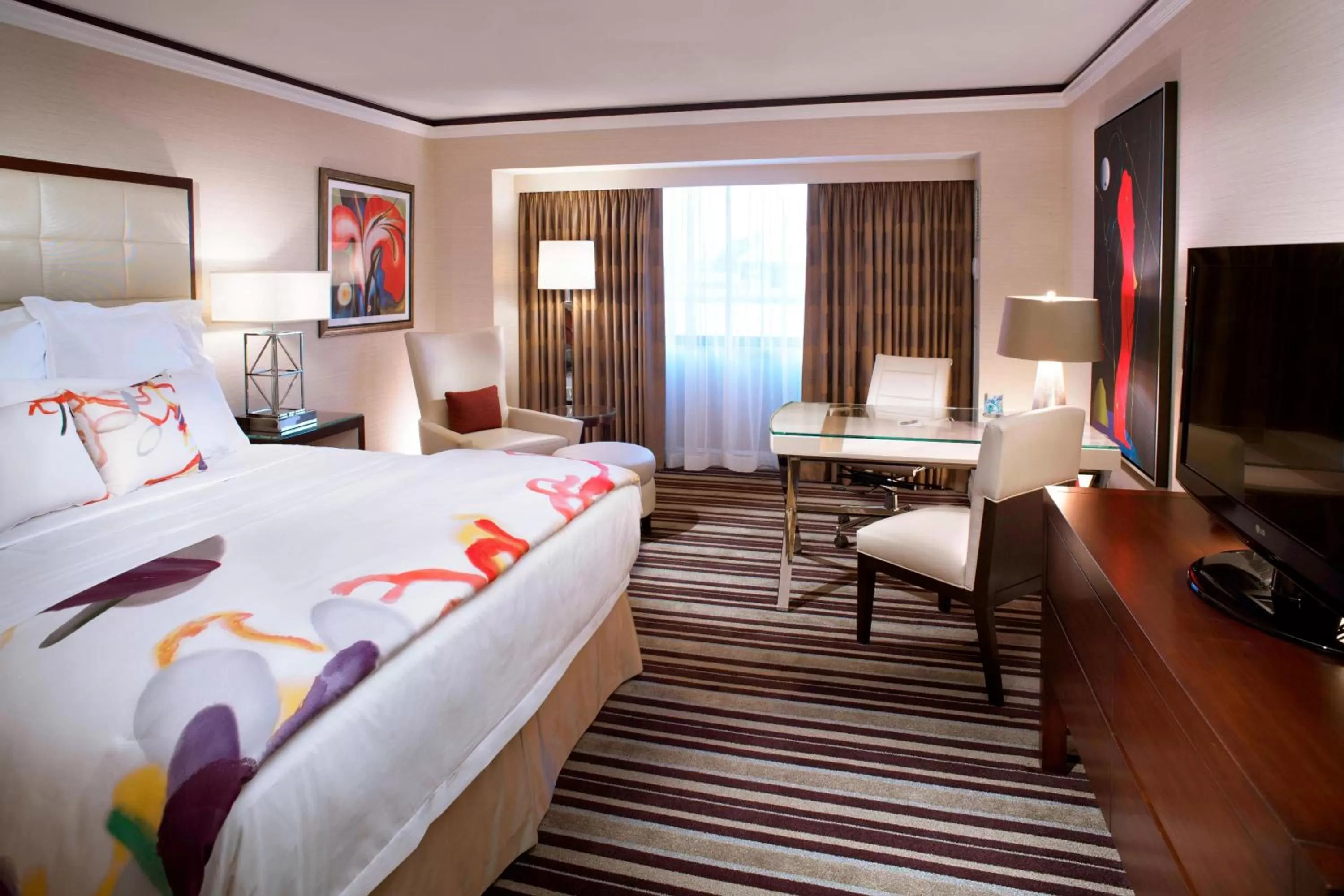 King Room with Roll-in Shower - Mobility Accessible in The Henry, Autograph Collection