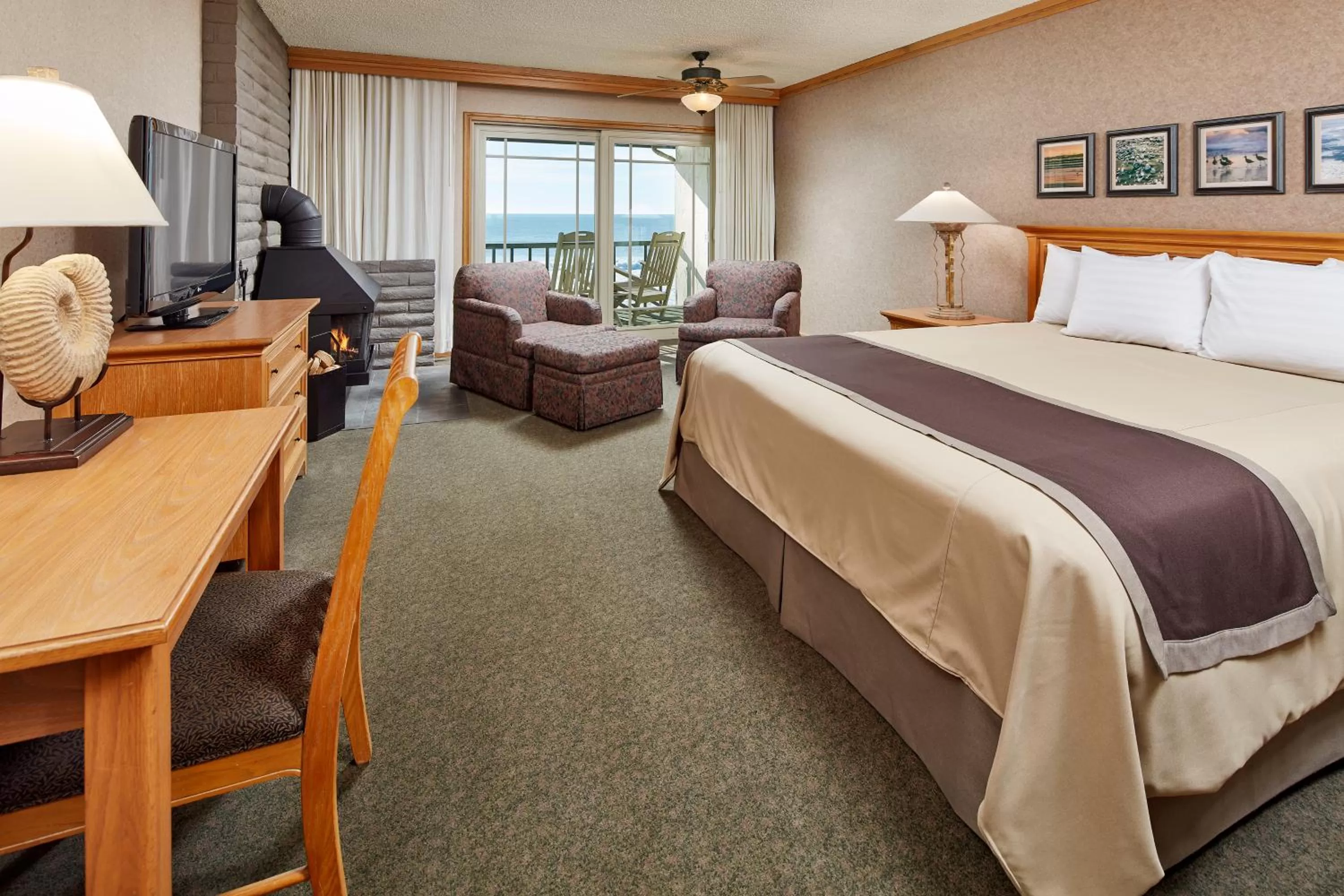 Bedroom, Bed in Cavalier Oceanfront Resort