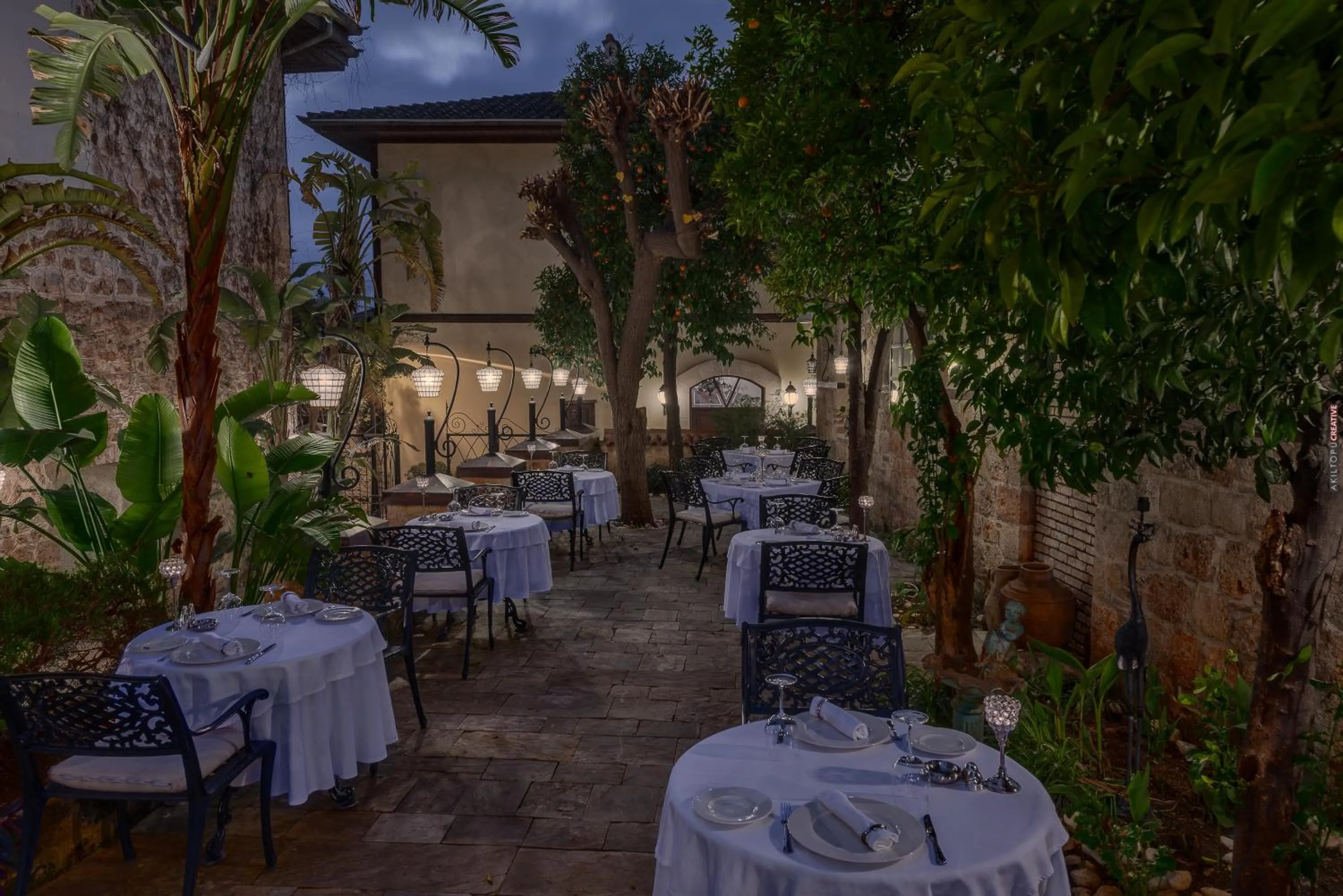 Restaurant/places to eat in Tuvana Hotel