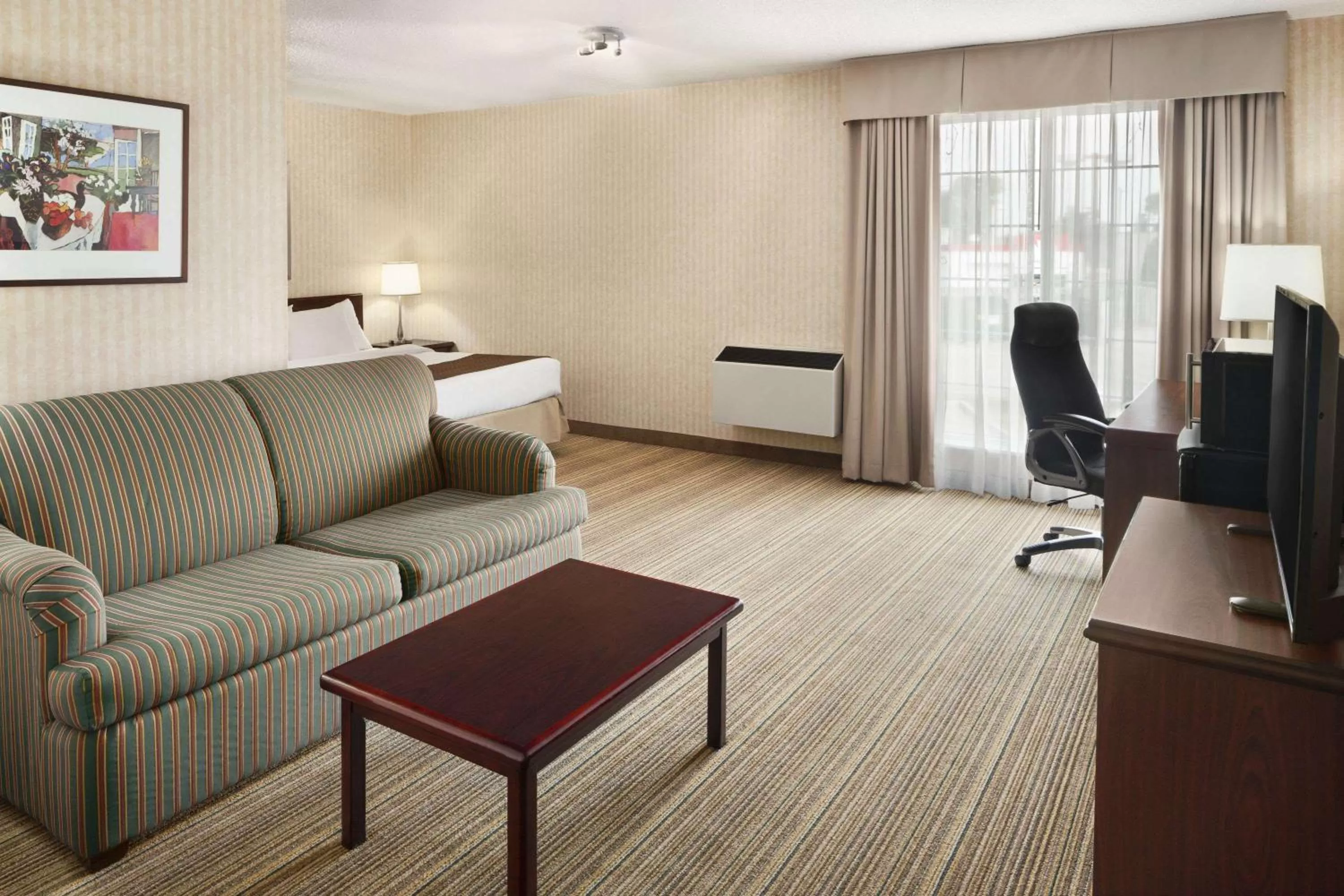 Photo of the whole room in Days Inn by Wyndham Brantford