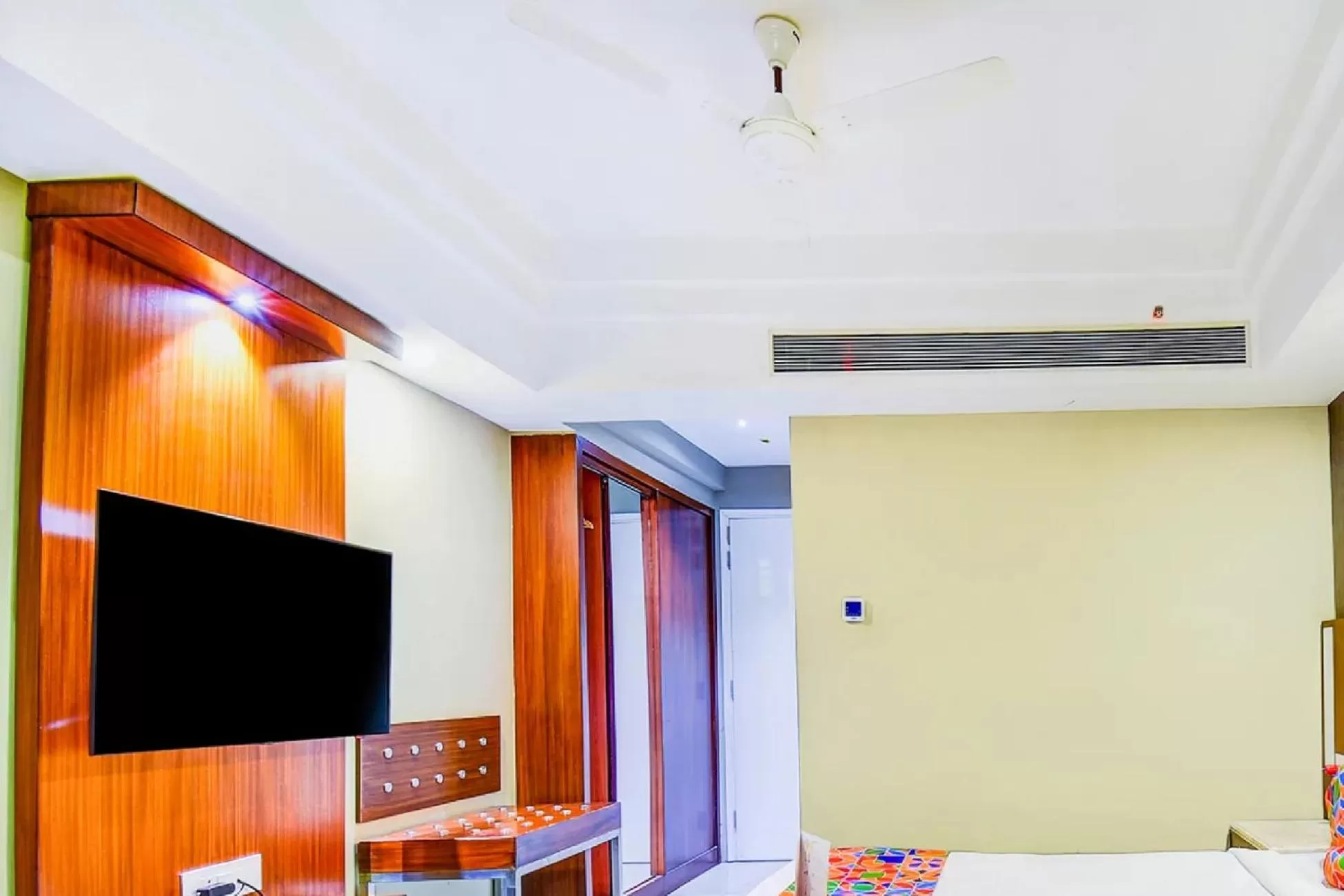 TV and multimedia, Bed in Zip By Spree Hotels Orient Nagpur