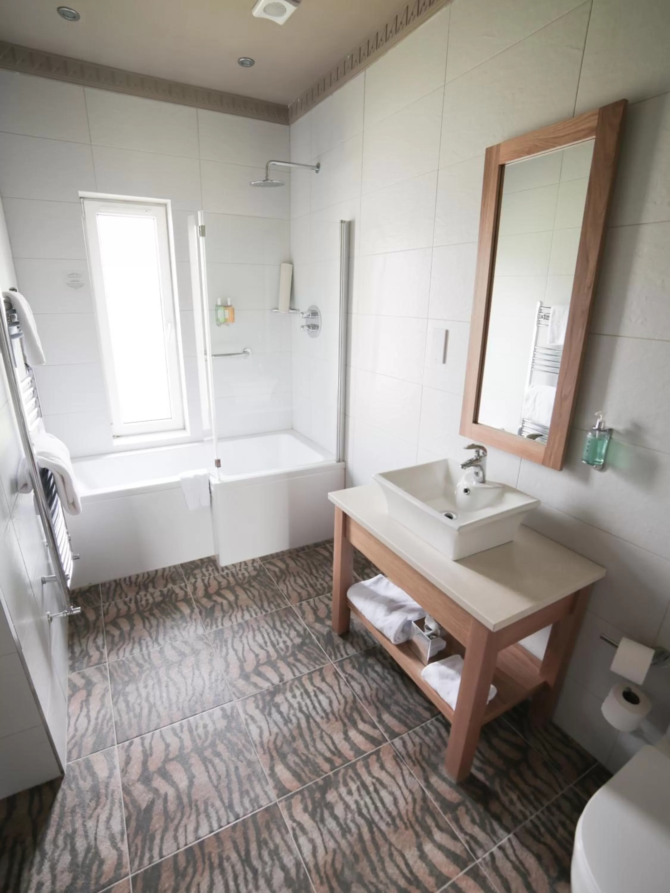 Bathroom in Boyne Valley Hotel - Bed & Breakfast Only