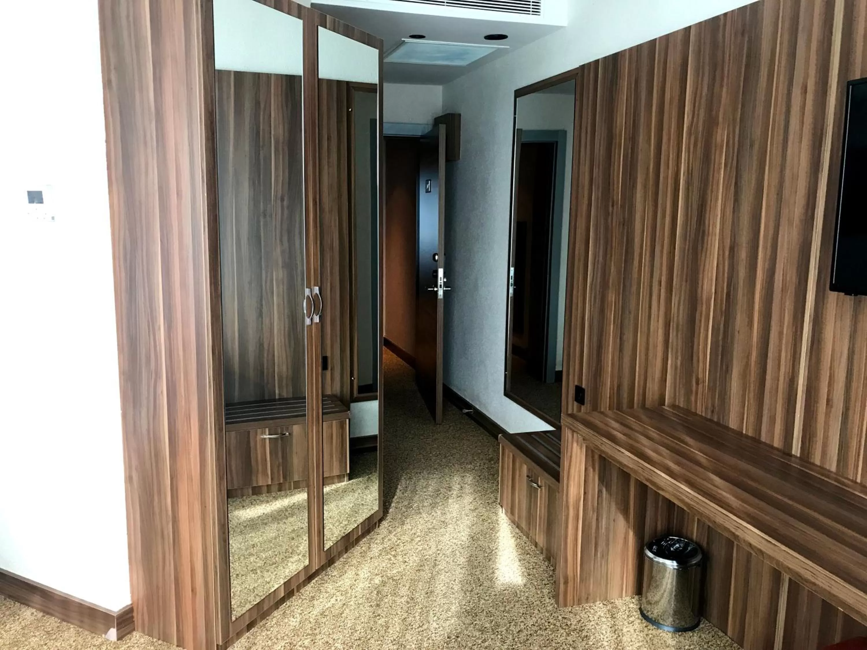 Area and facilities in Sky Tower King Hotel