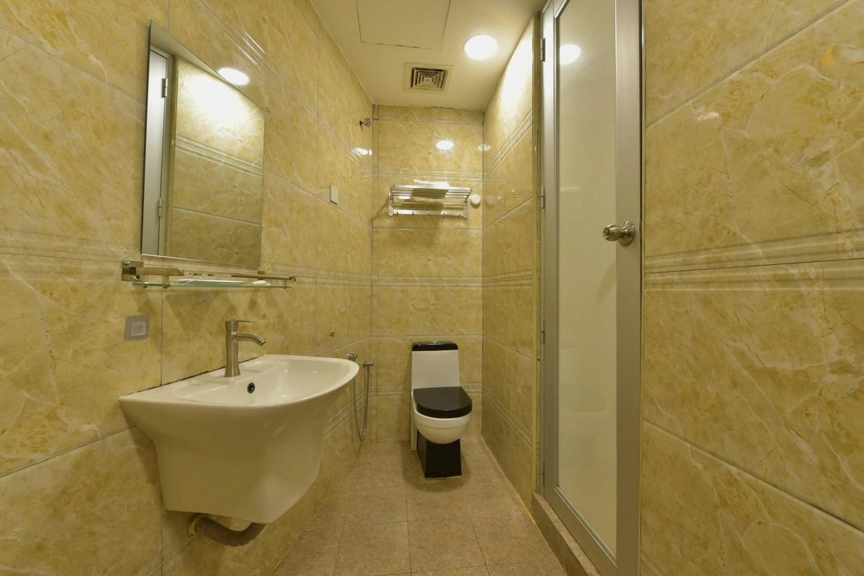 Bathroom in Townhouse OAK Hotel Holmes Johor Jaya