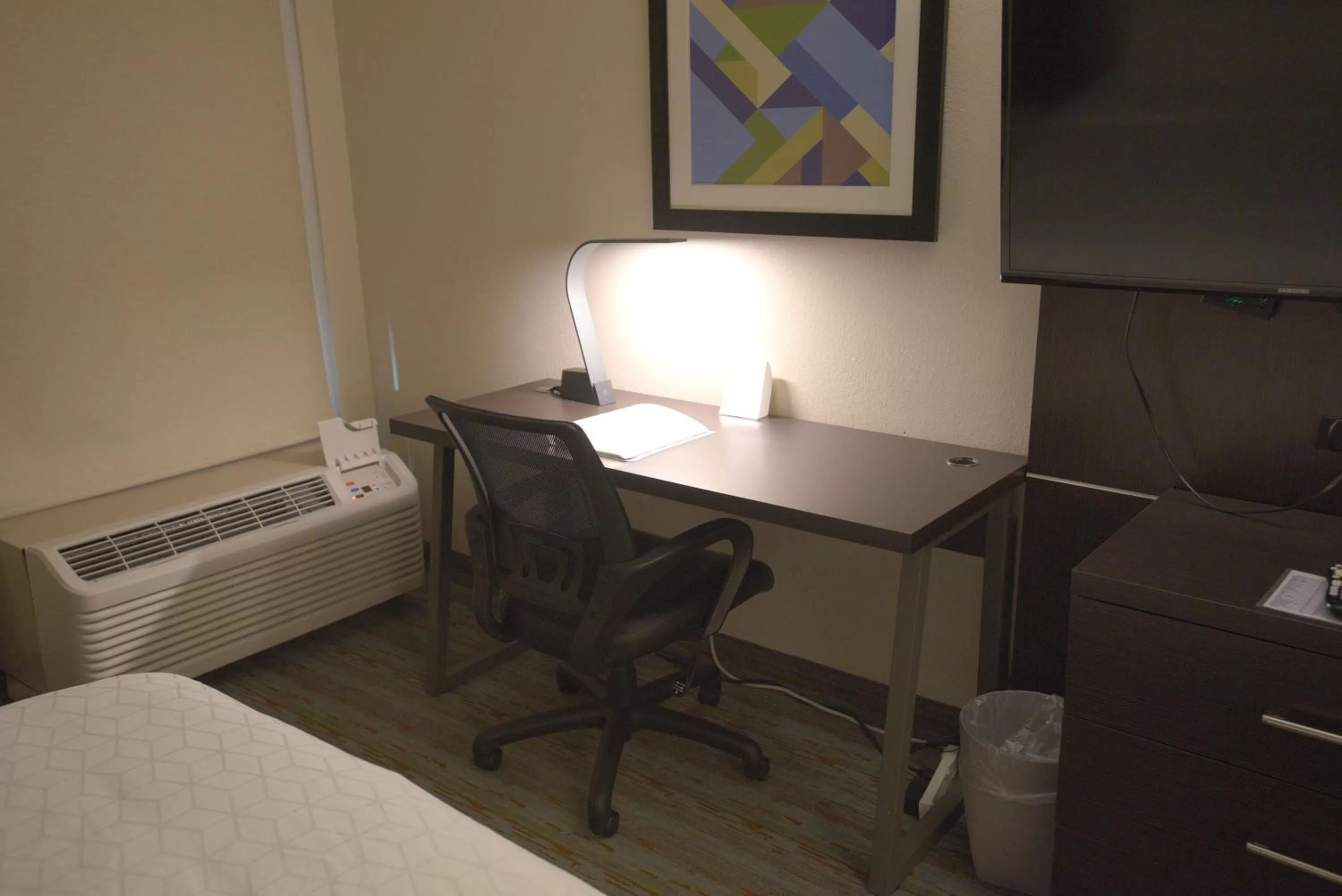 Business facilities, Bed in Holiday Inn Express Anderson I-85 - Exit 27- Highway 81 by IHG