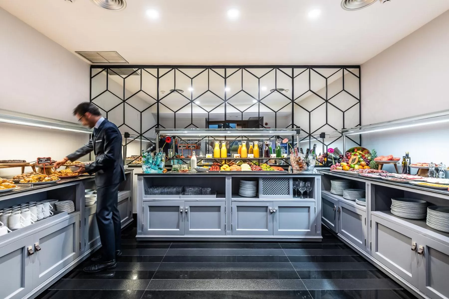 Restaurant/places to eat in Intelier Palacio San Martin