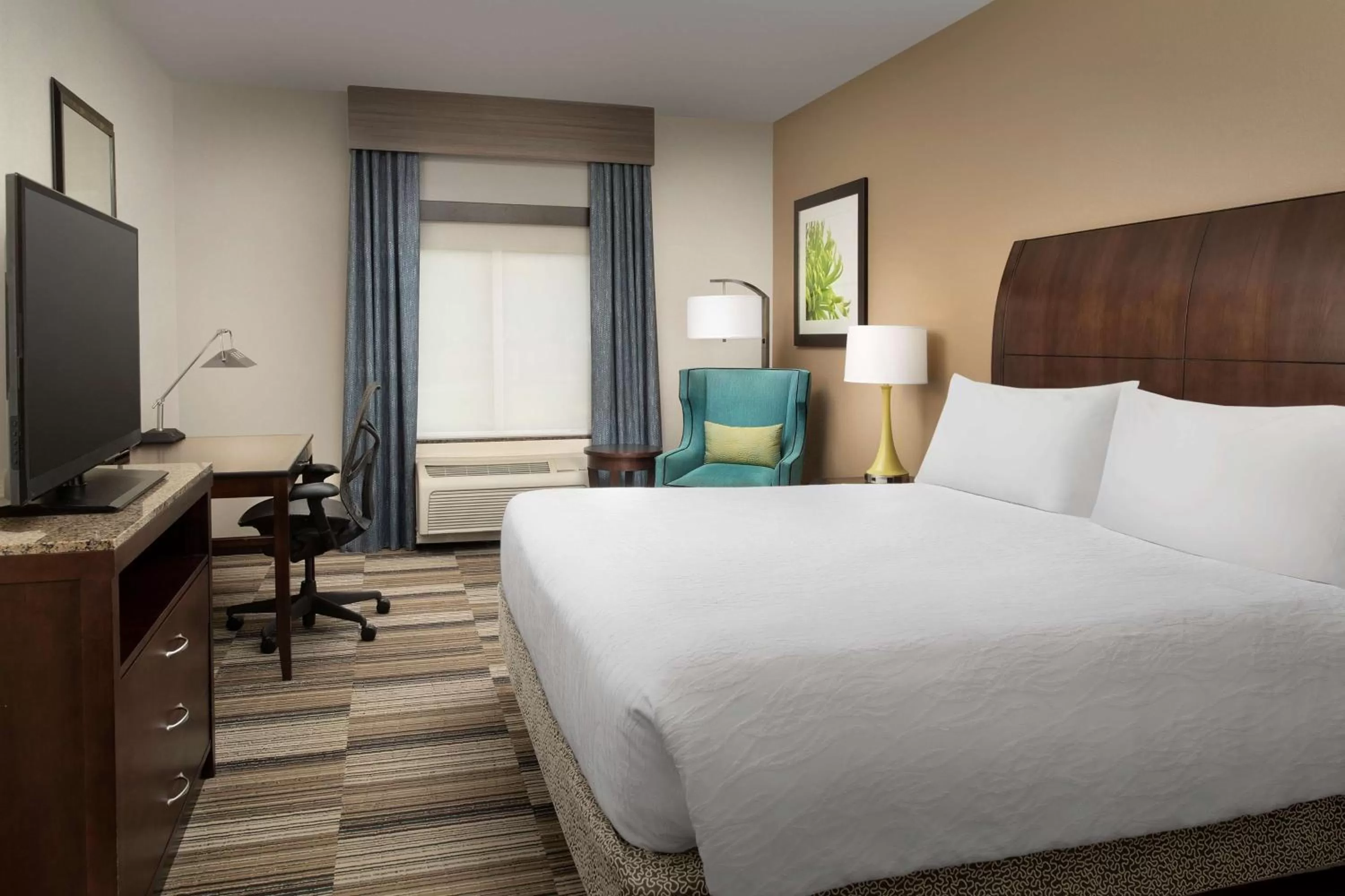 Bed in Hilton Garden Inn Charlotte/Mooresville